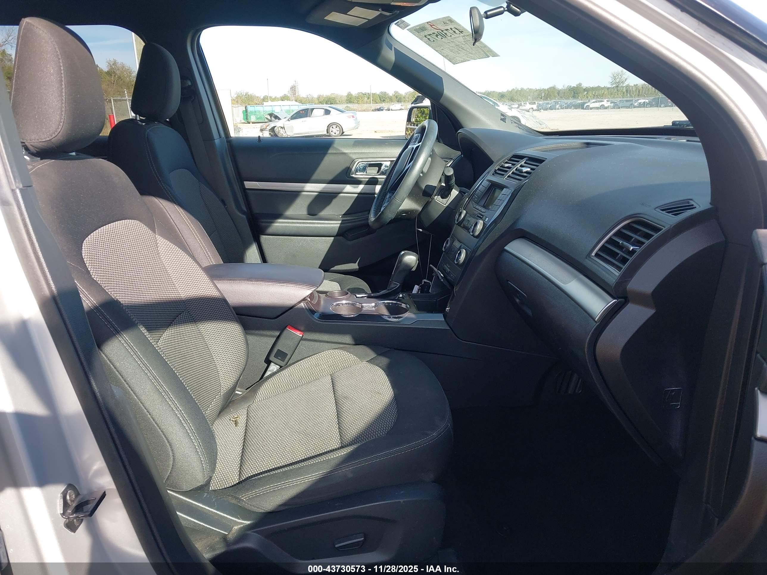 FORD EXPLORER image 5