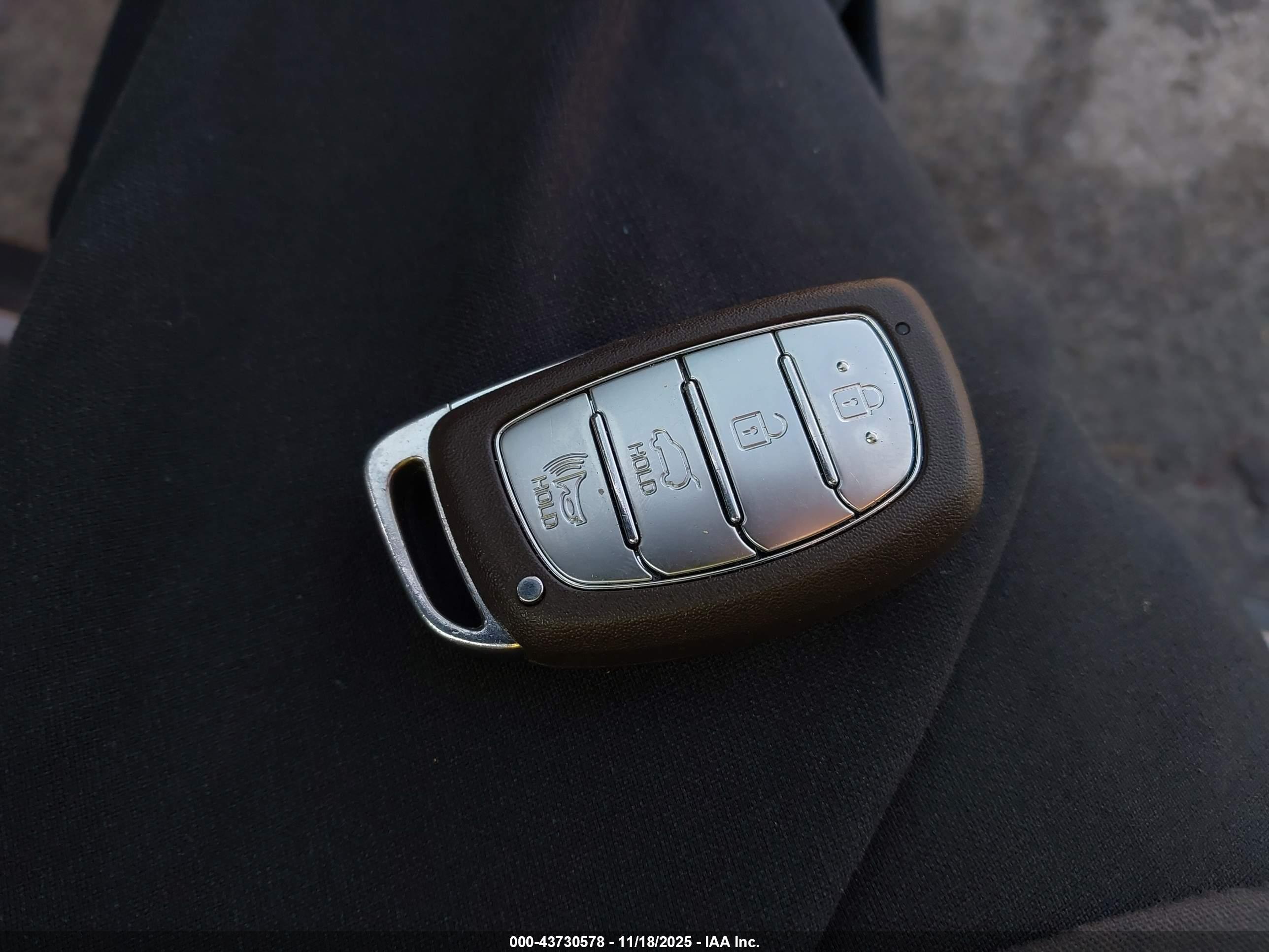 HYUNDAI TUCSON image 11