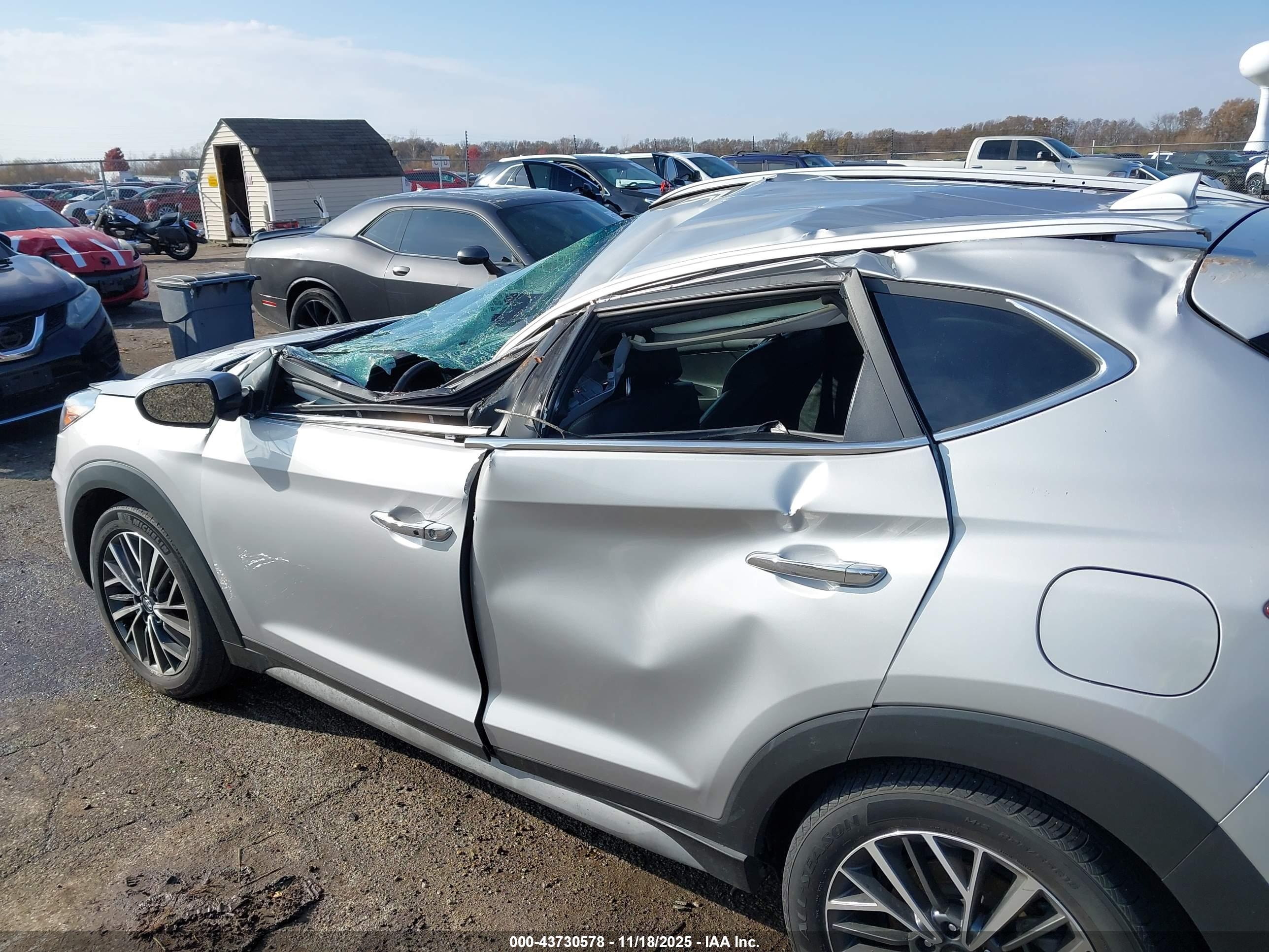 HYUNDAI TUCSON image 6