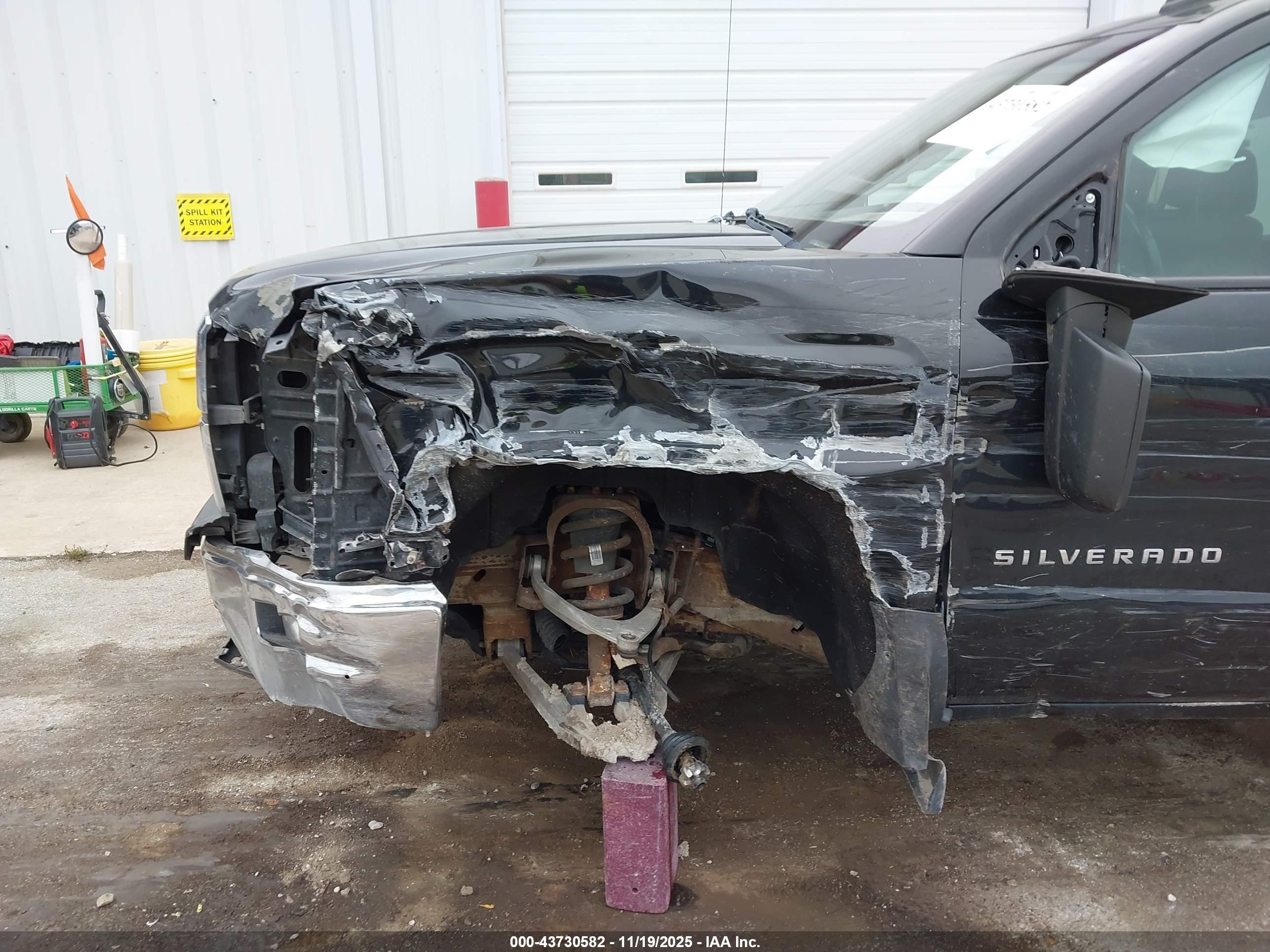 CHEVROLET SILVERADO image 6