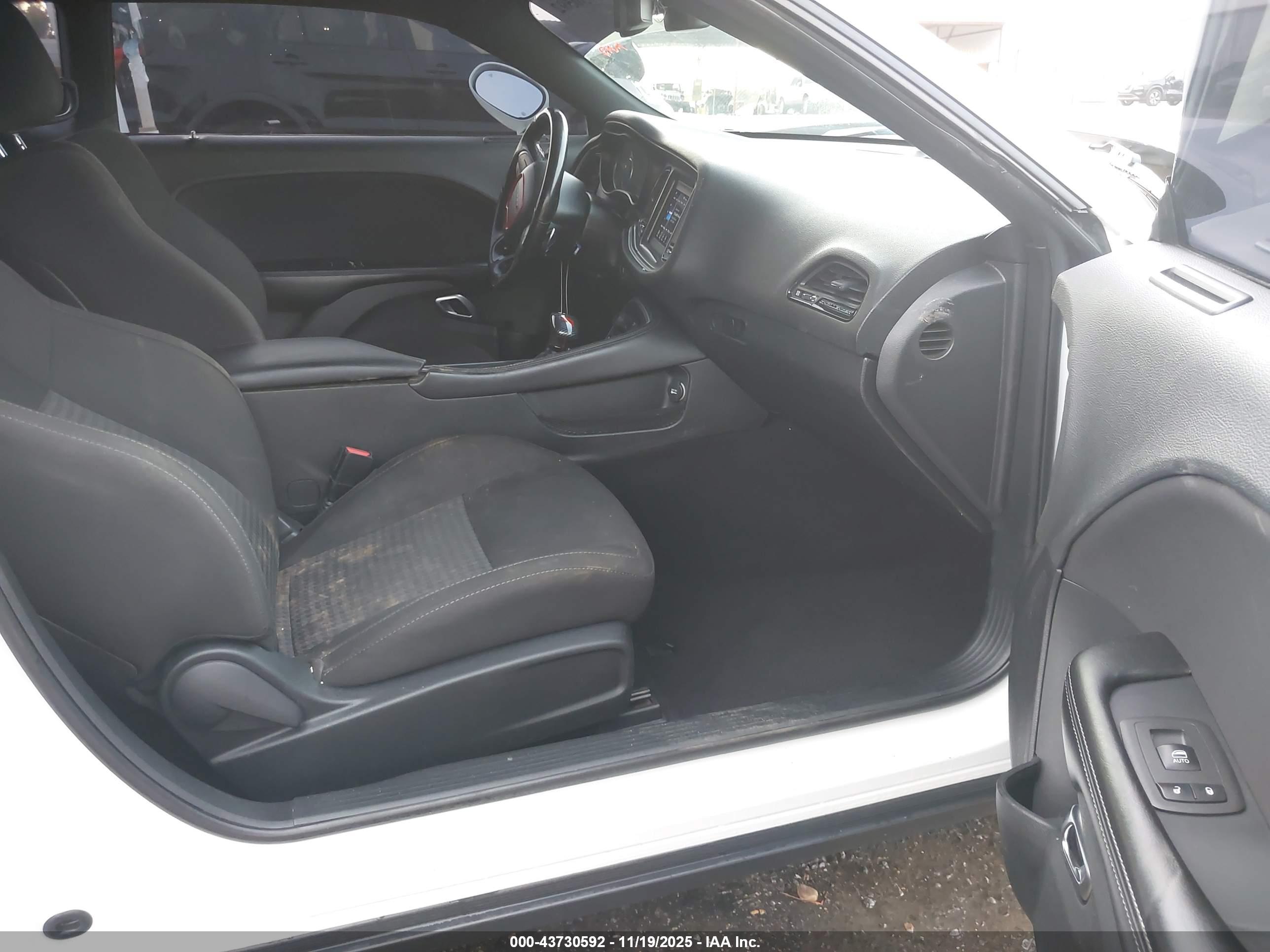 DODGE CHALLENGER image 5