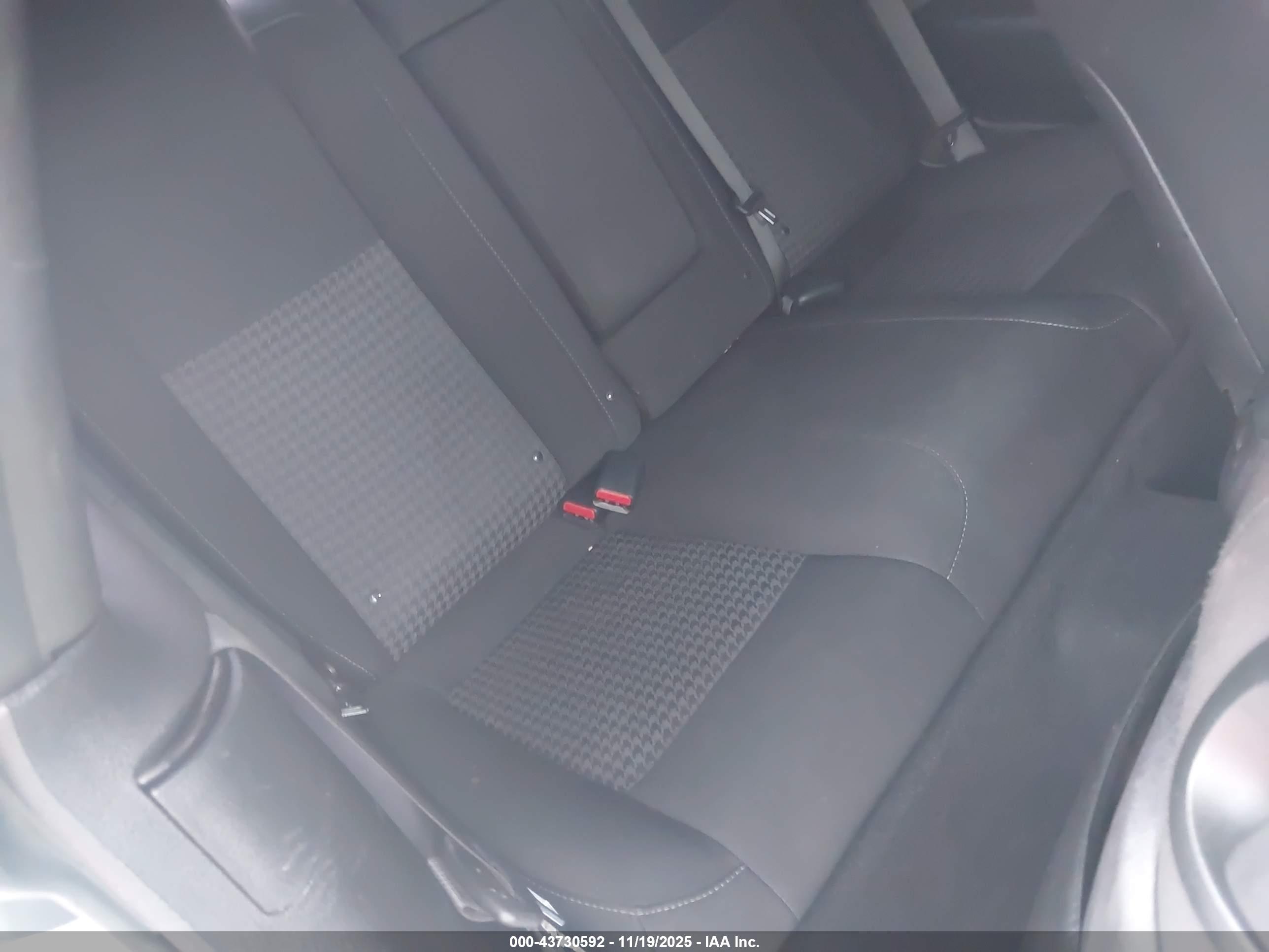 DODGE CHALLENGER image 8