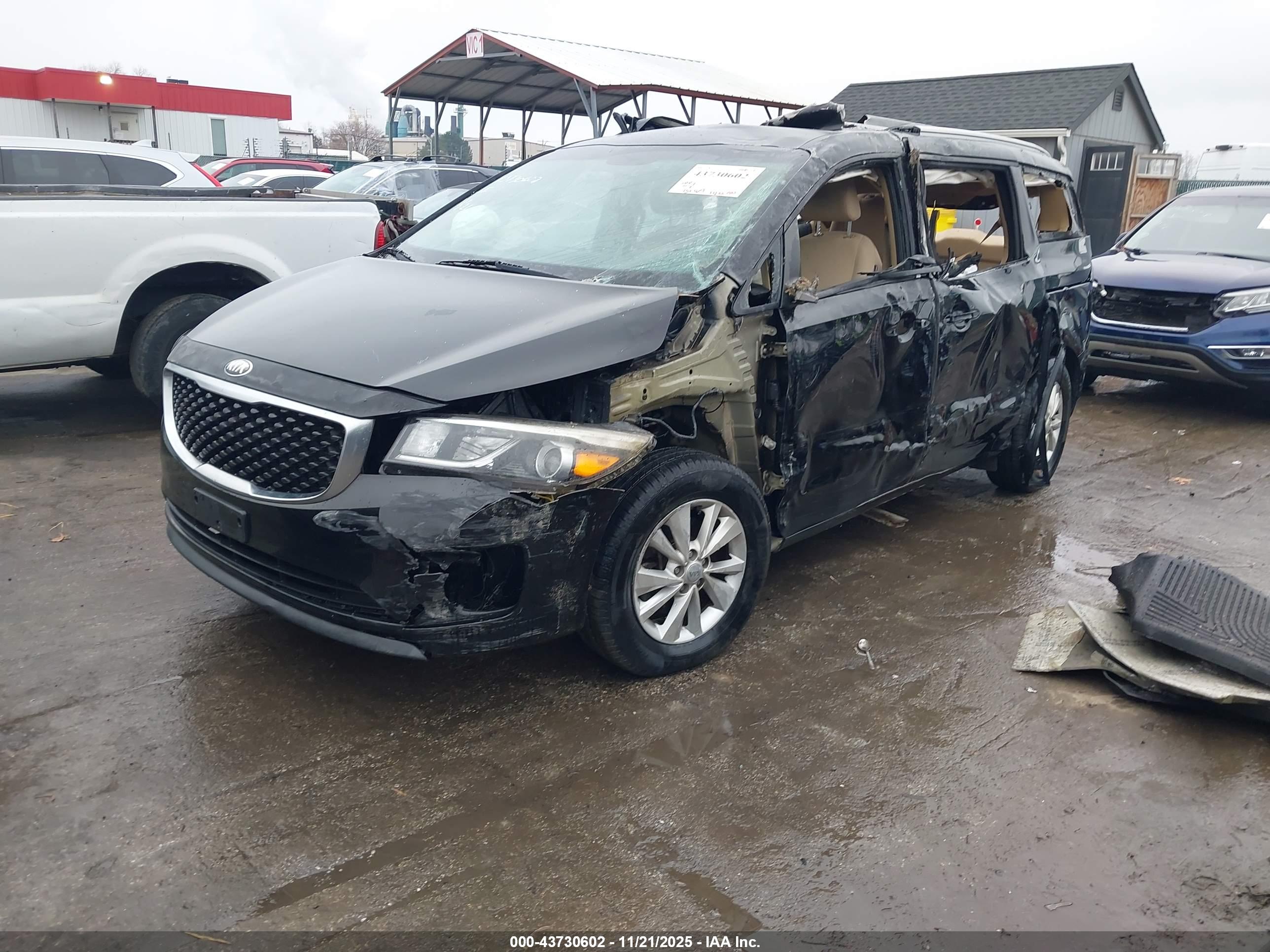 KIA SEDONA image 2