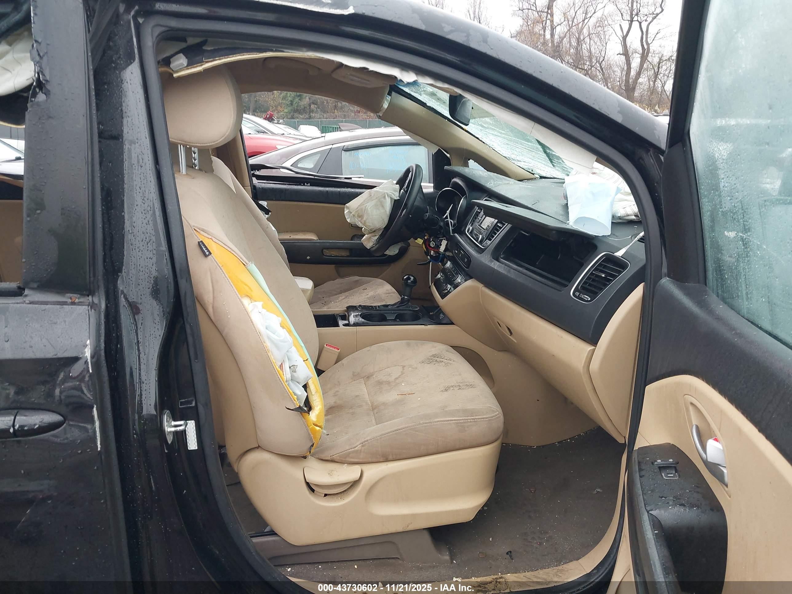 KIA SEDONA image 5