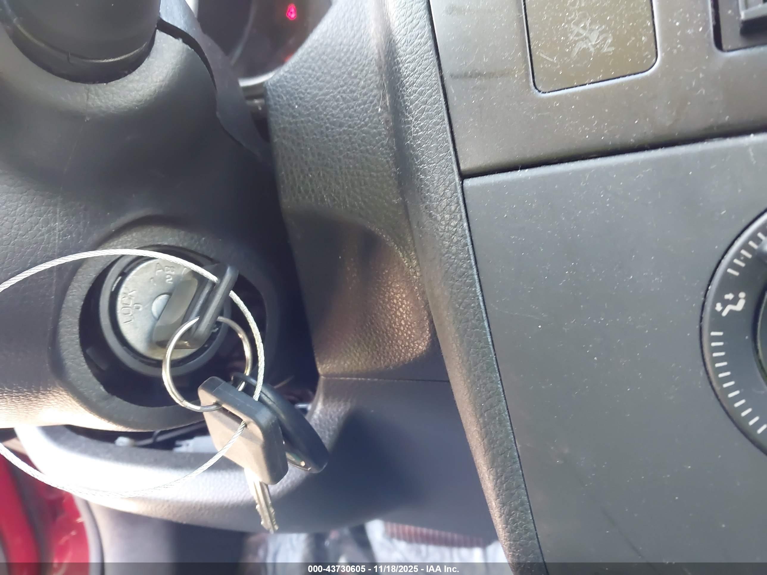 NISSAN VERSA image 11