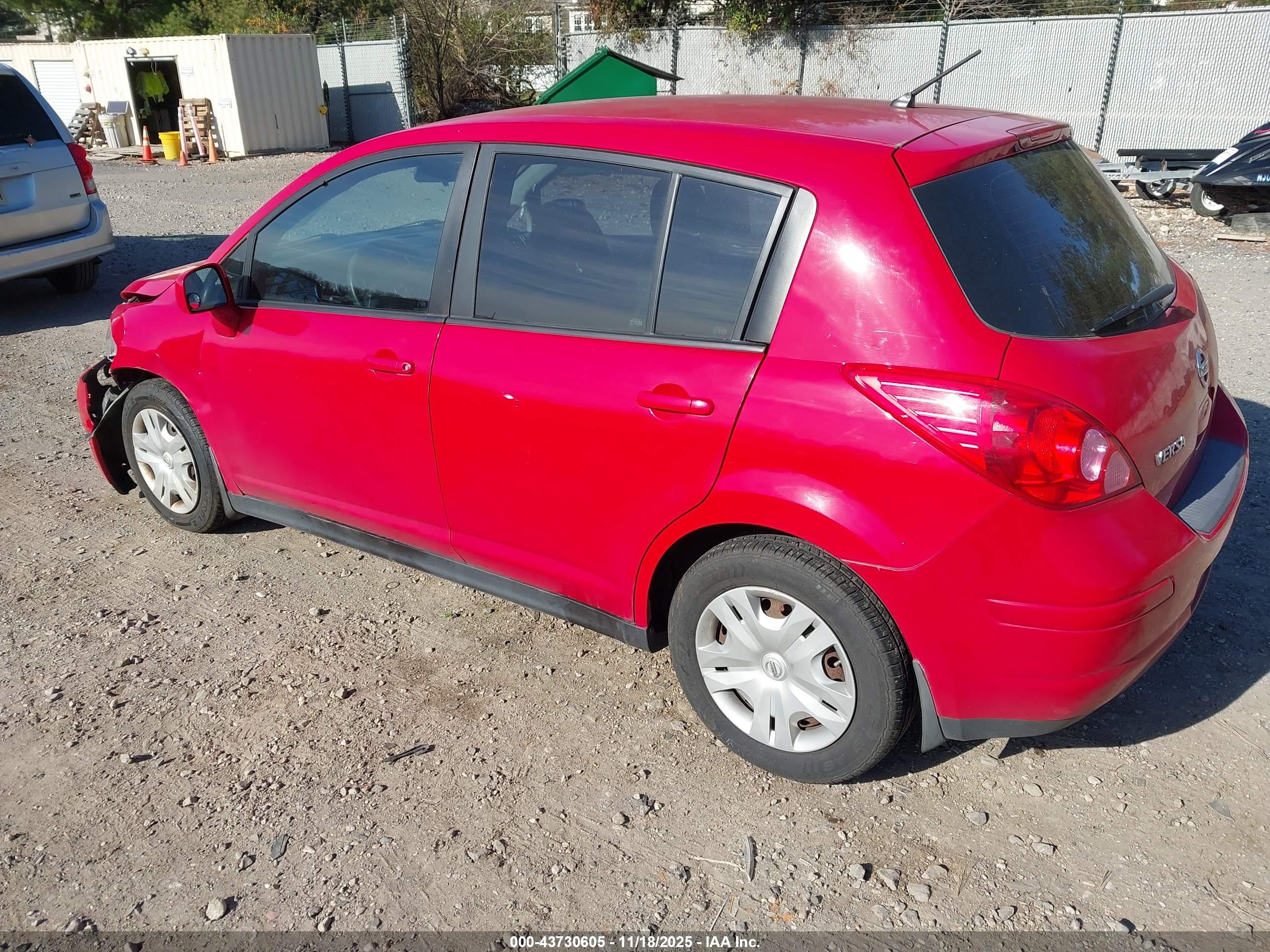 NISSAN VERSA image 3