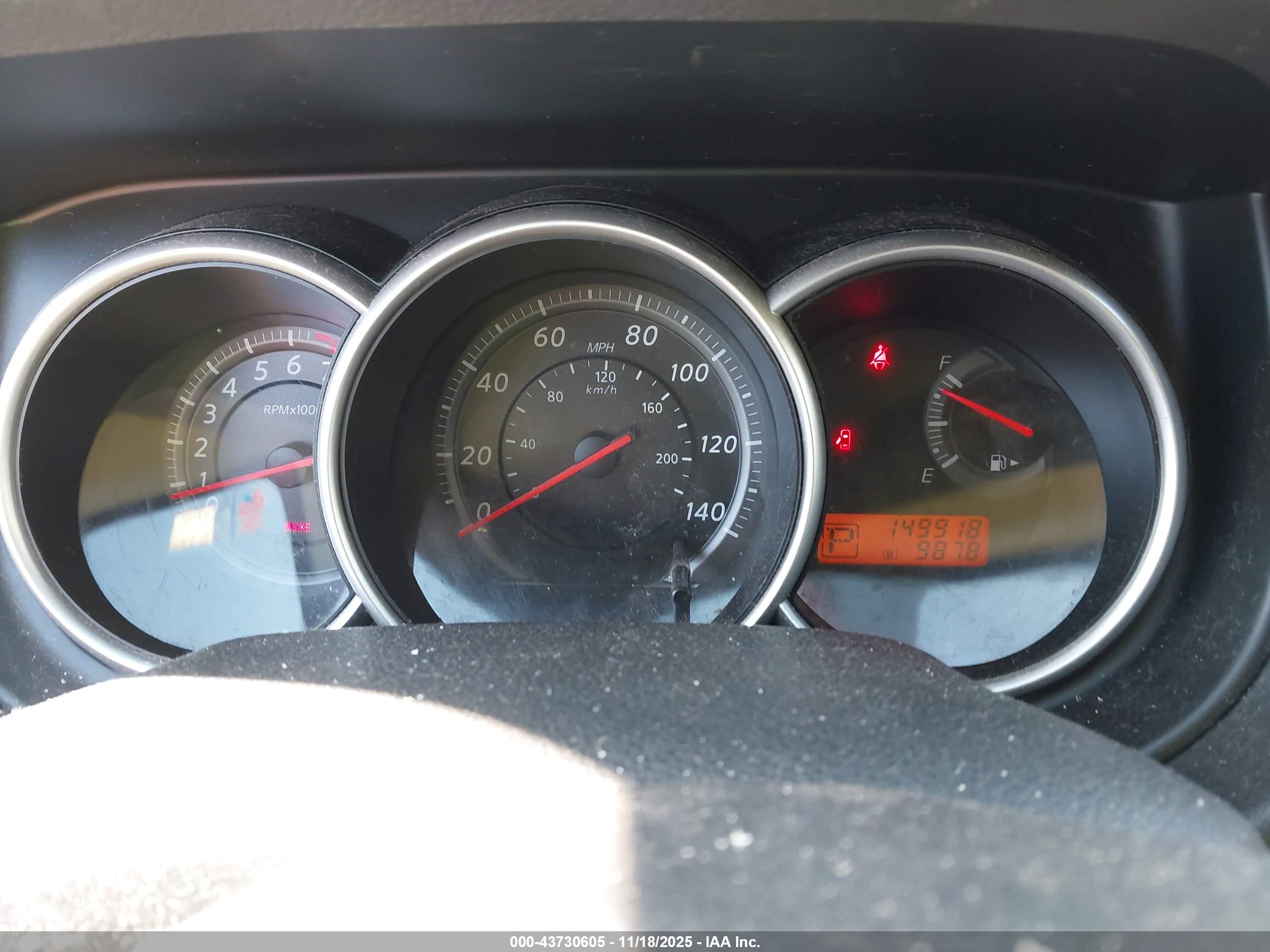 NISSAN VERSA image 7