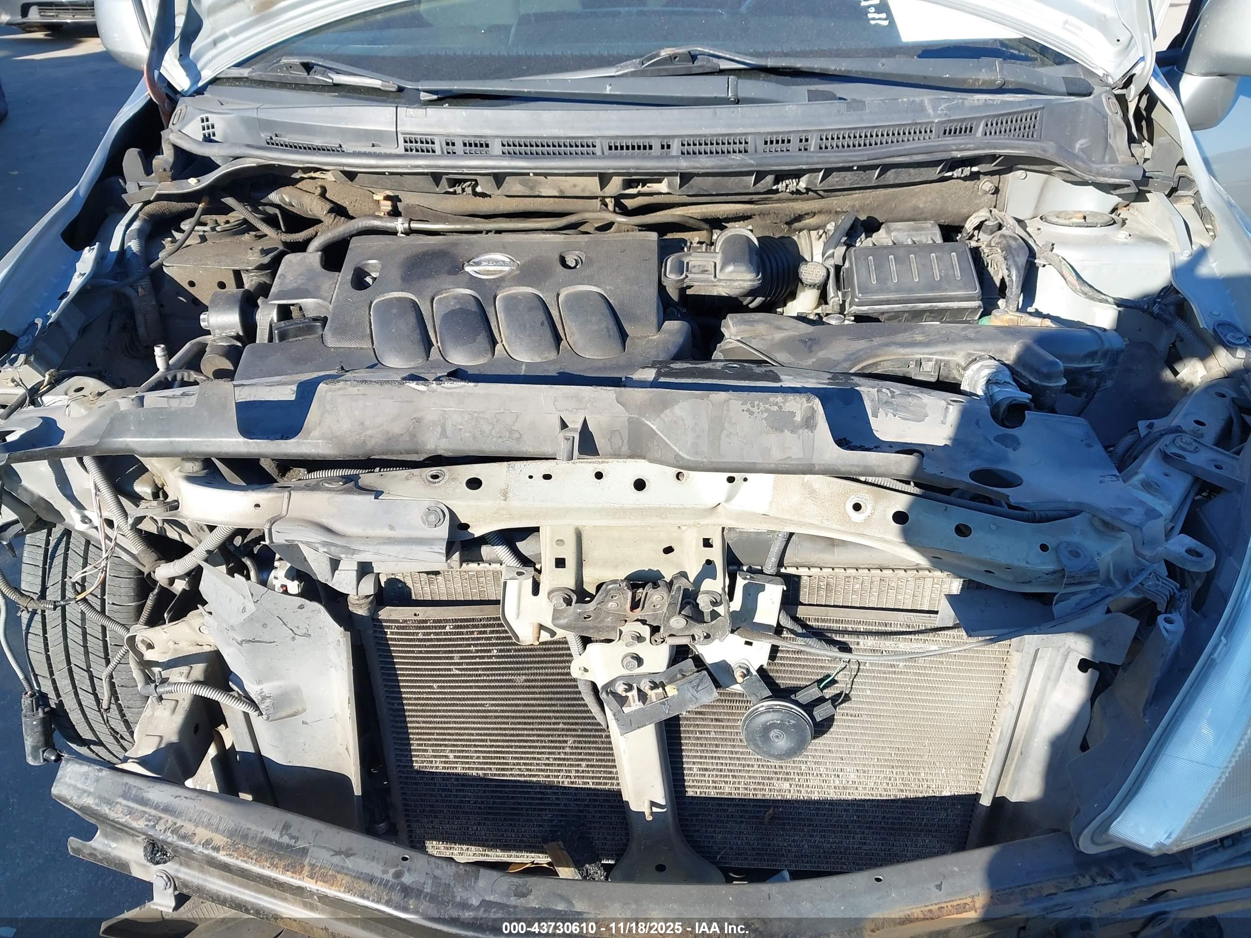 NISSAN VERSA image 10