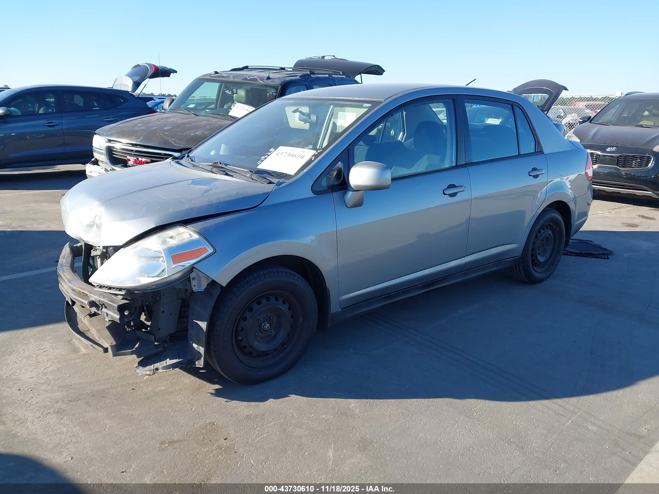 NISSAN VERSA image 2