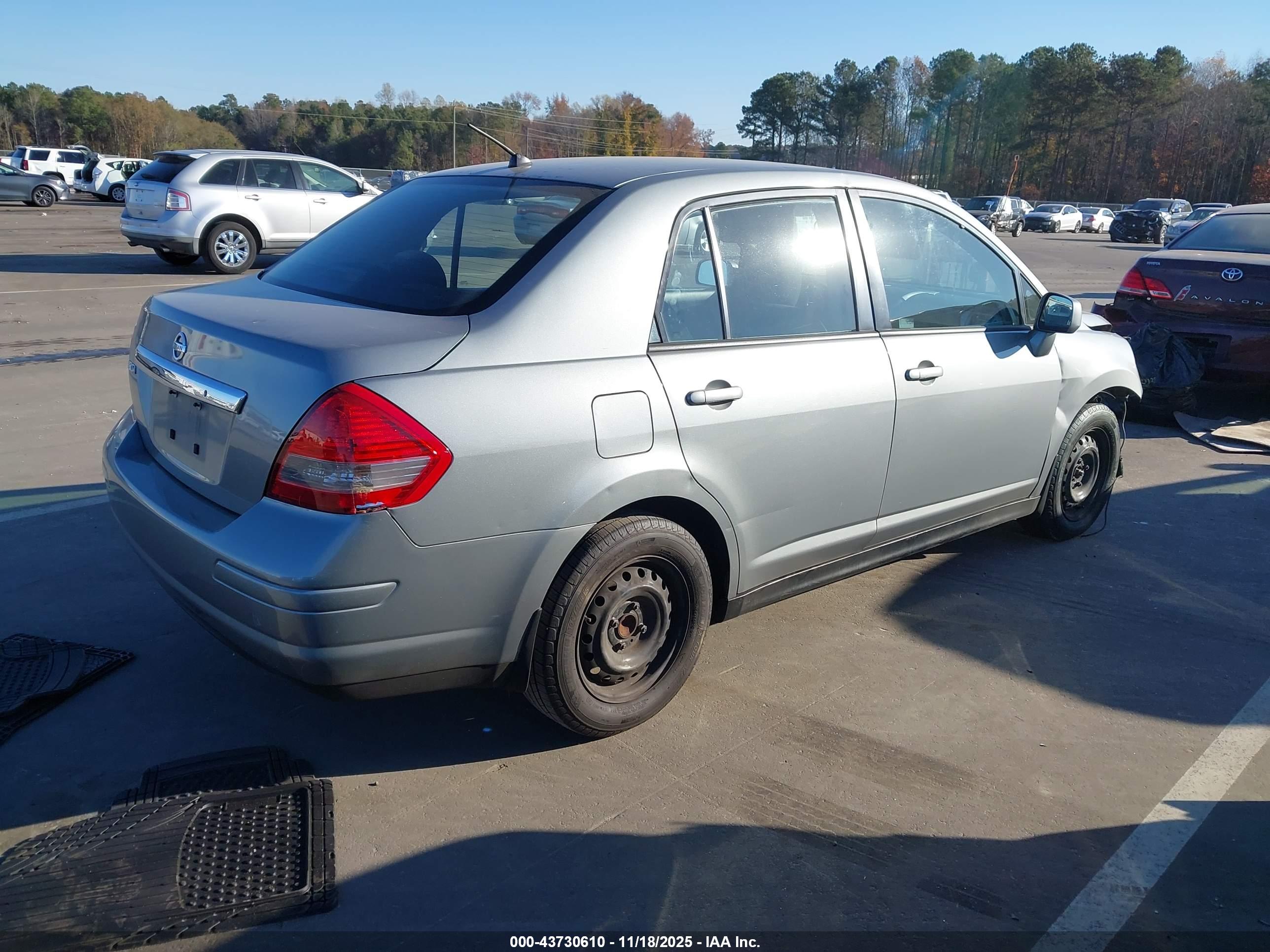 NISSAN VERSA image 4