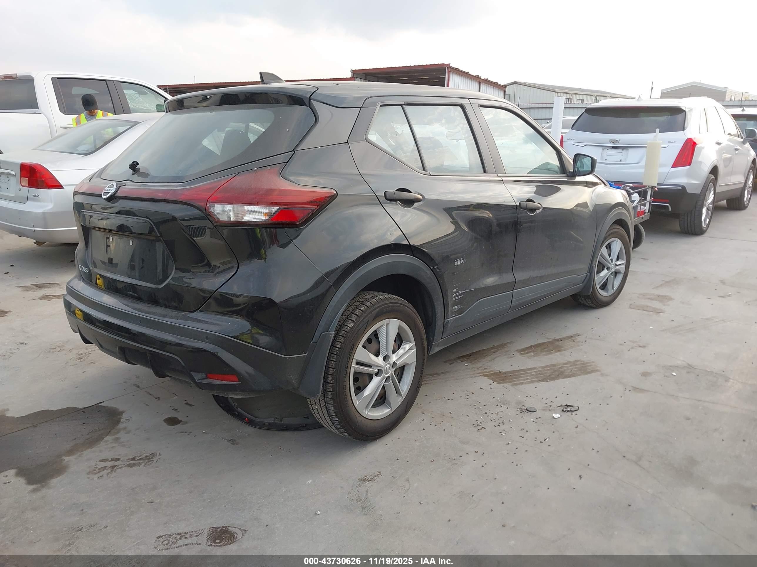 NISSAN KICKS image 4