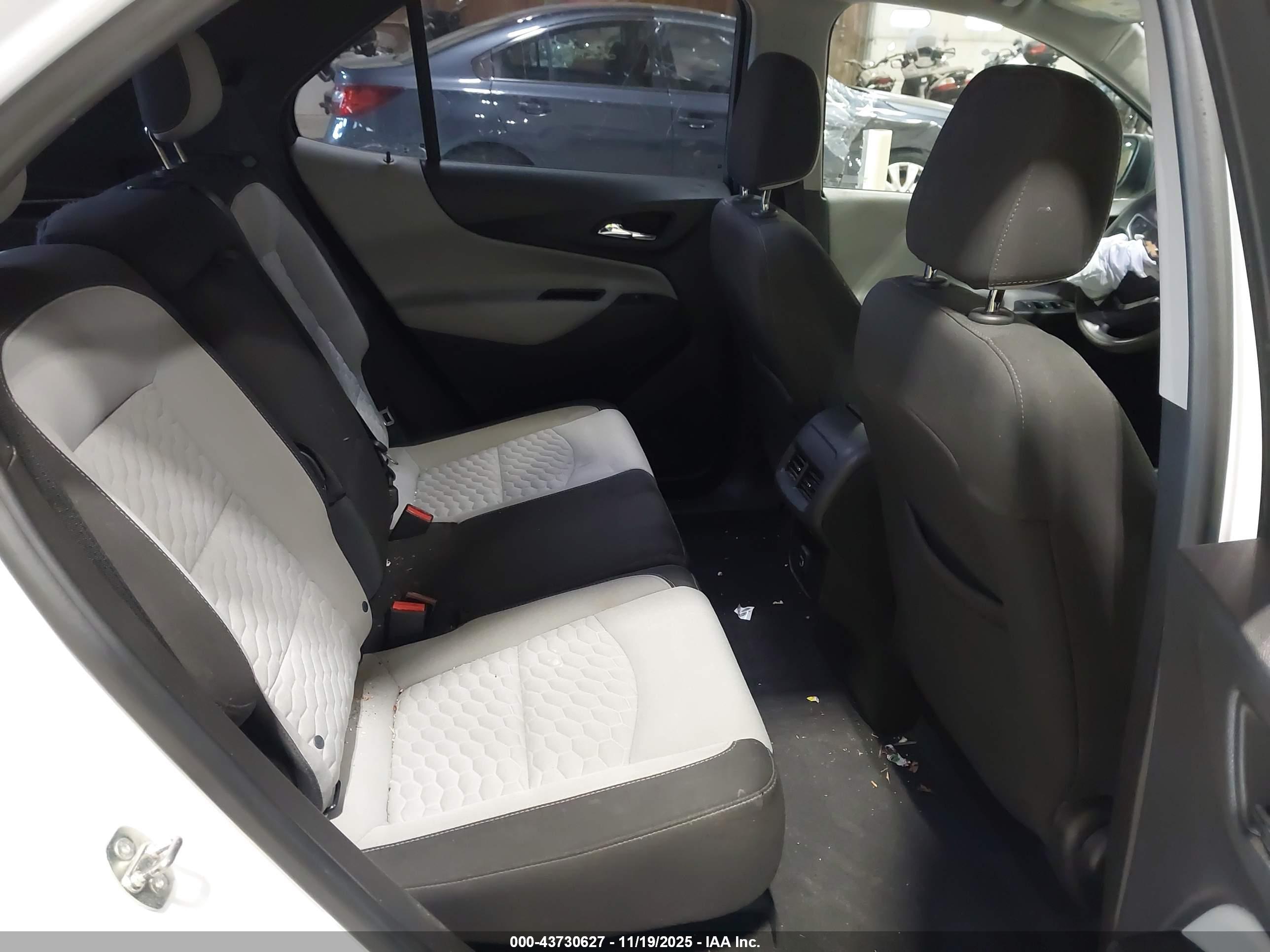 CHEVROLET EQUINOX image 8