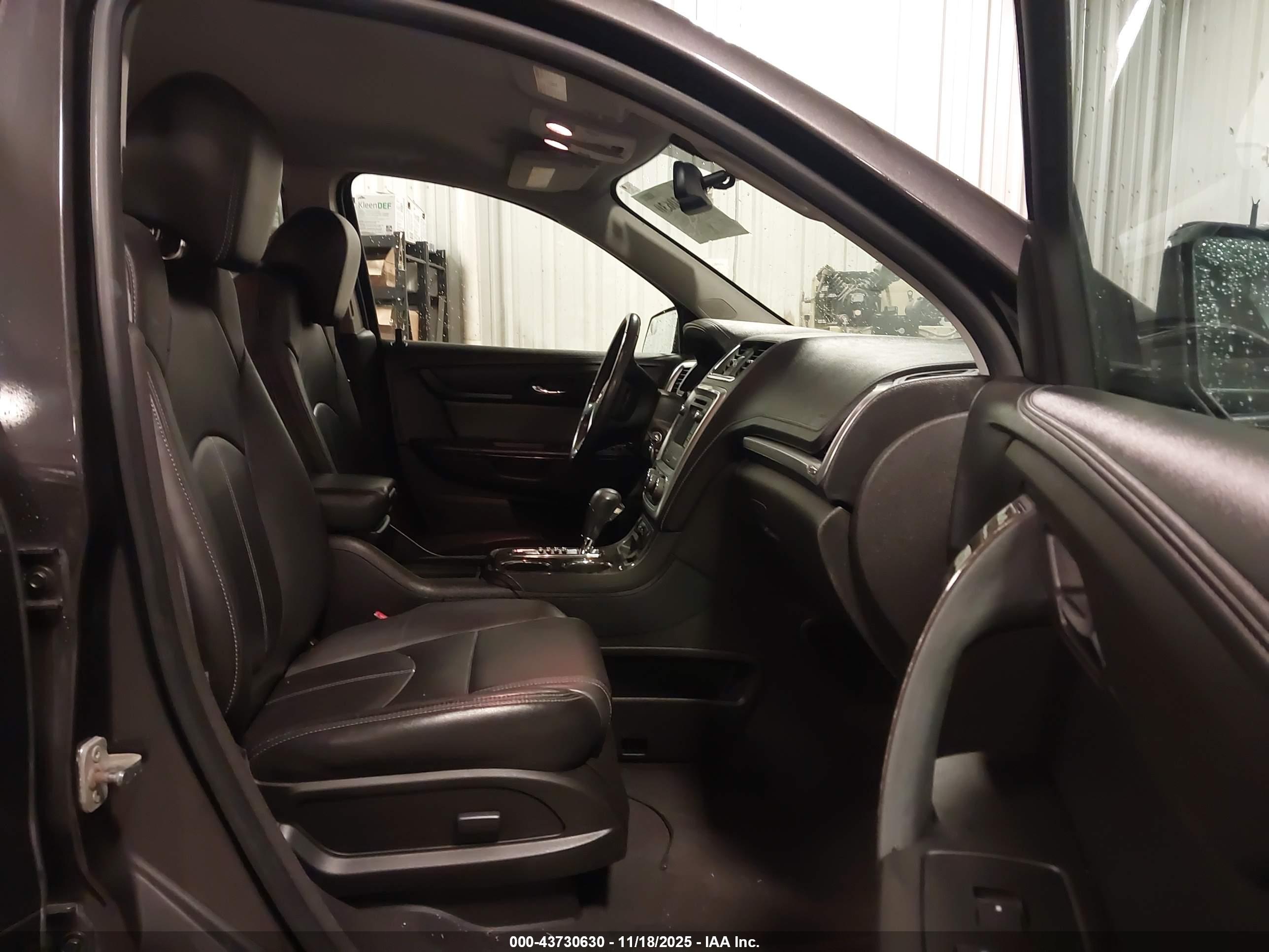 GMC ACADIA image 5