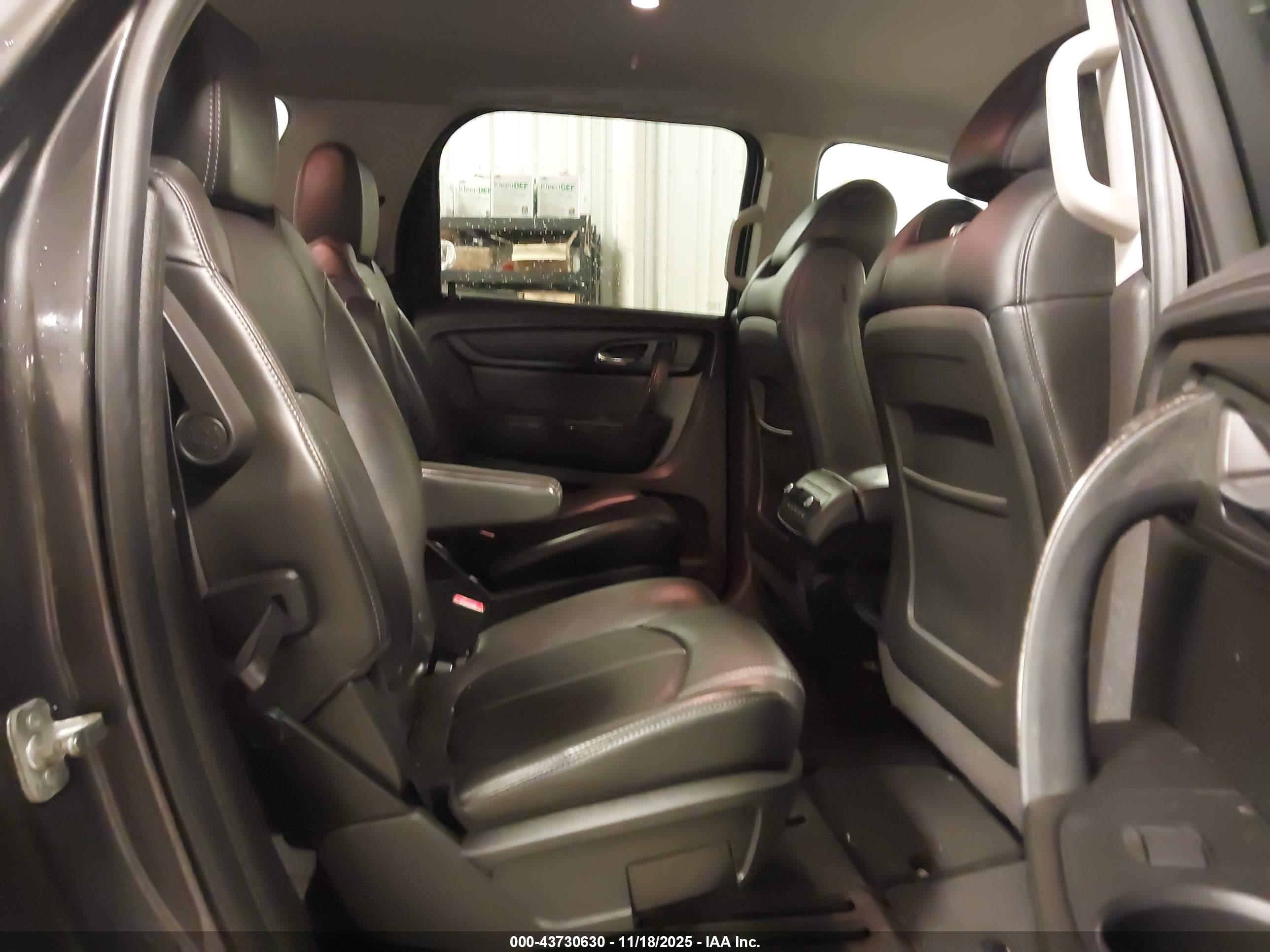 GMC ACADIA image 8