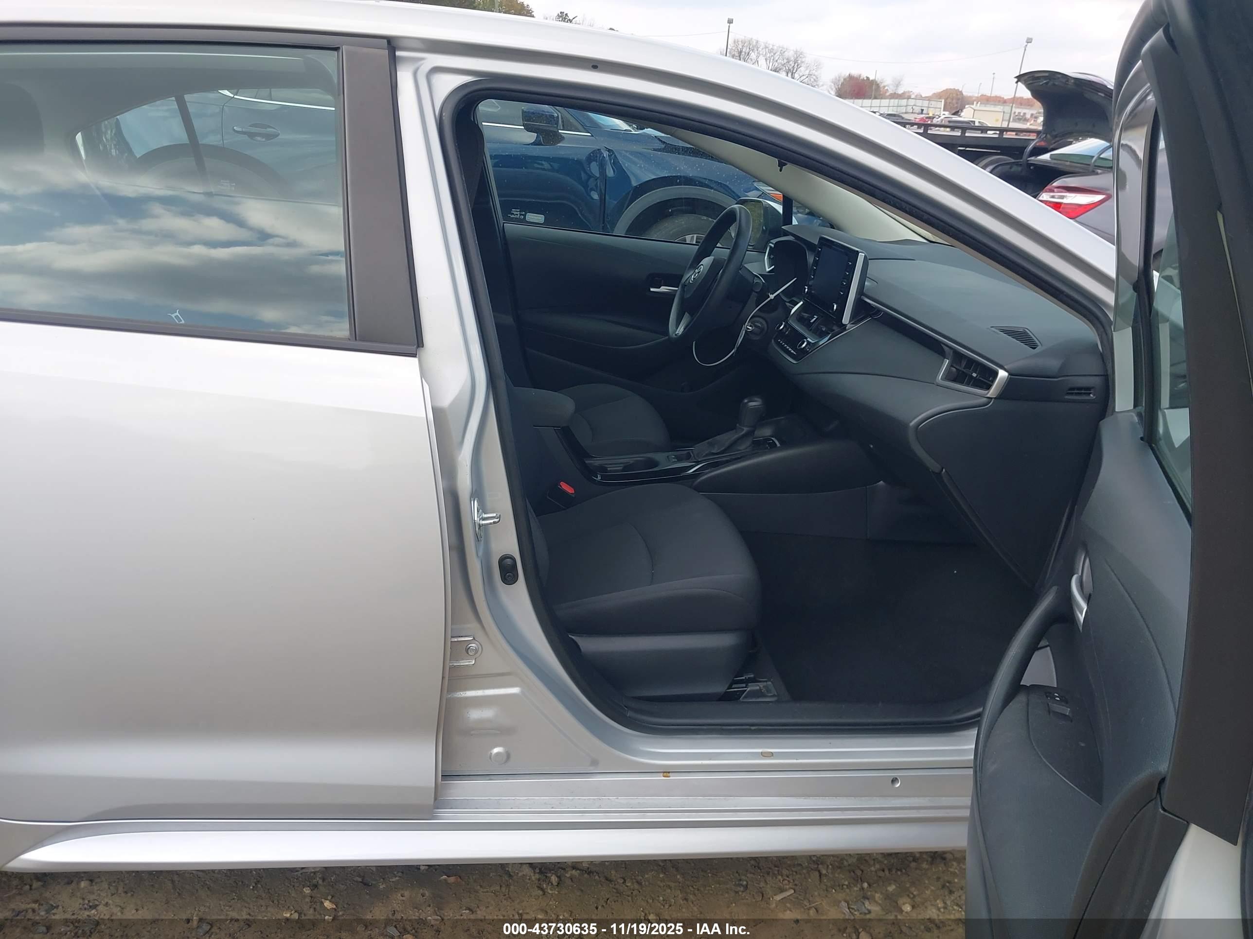 TOYOTA COROLLA image 5