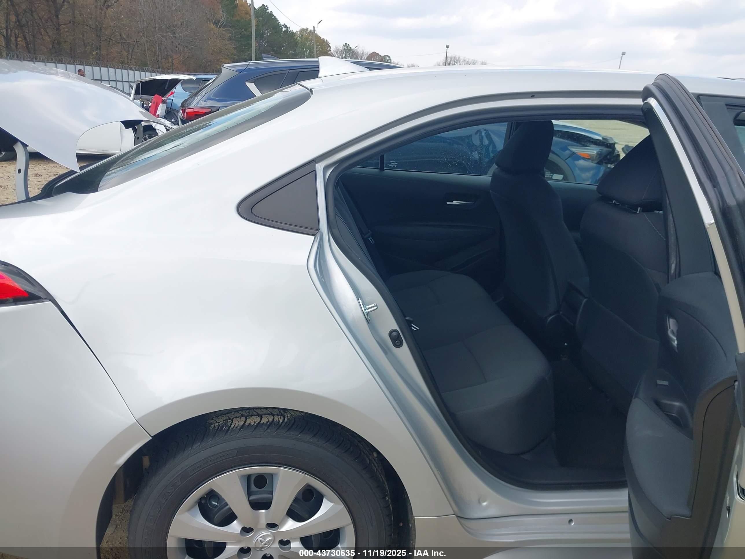 TOYOTA COROLLA image 8