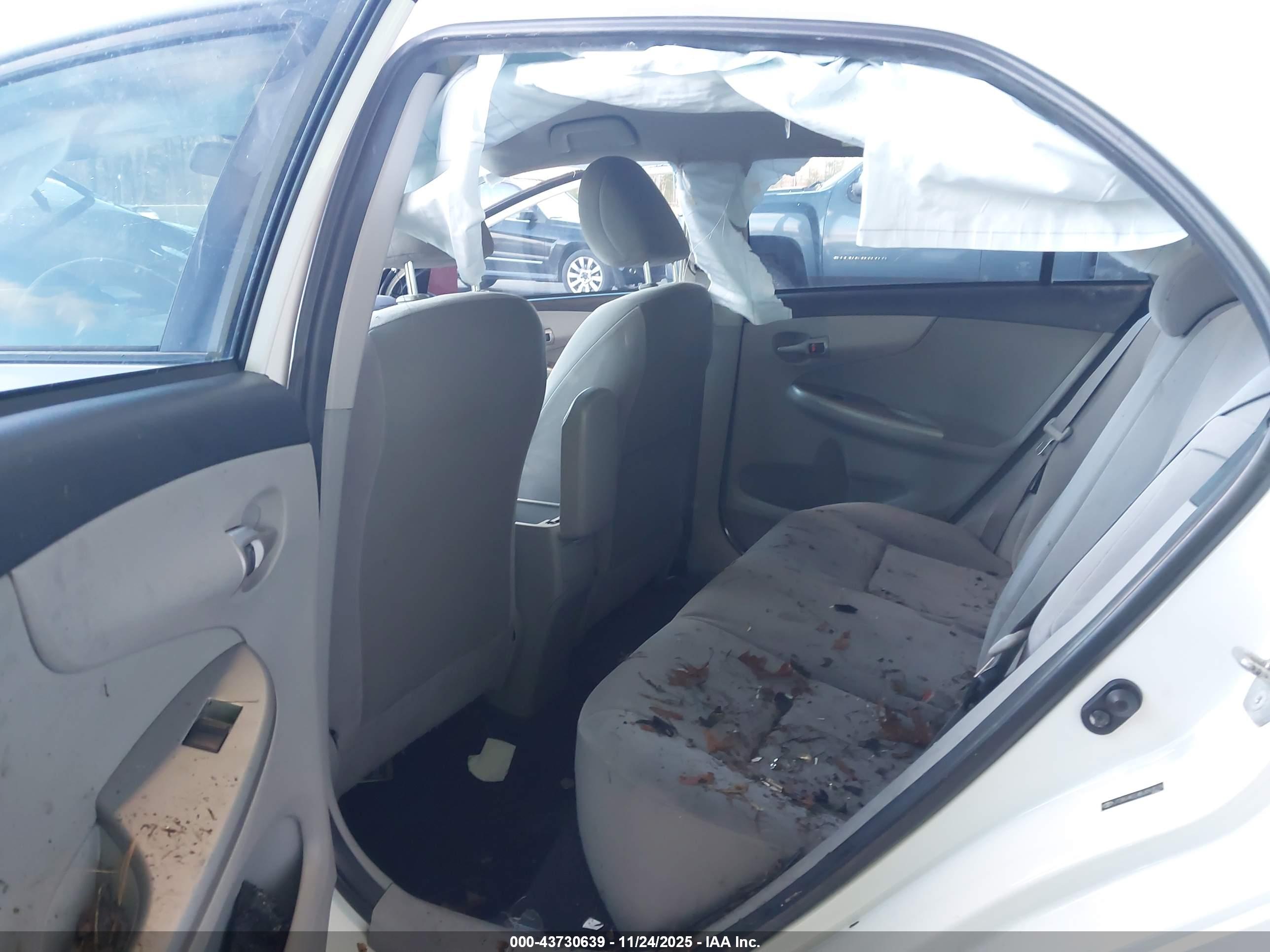 TOYOTA COROLLA image 8