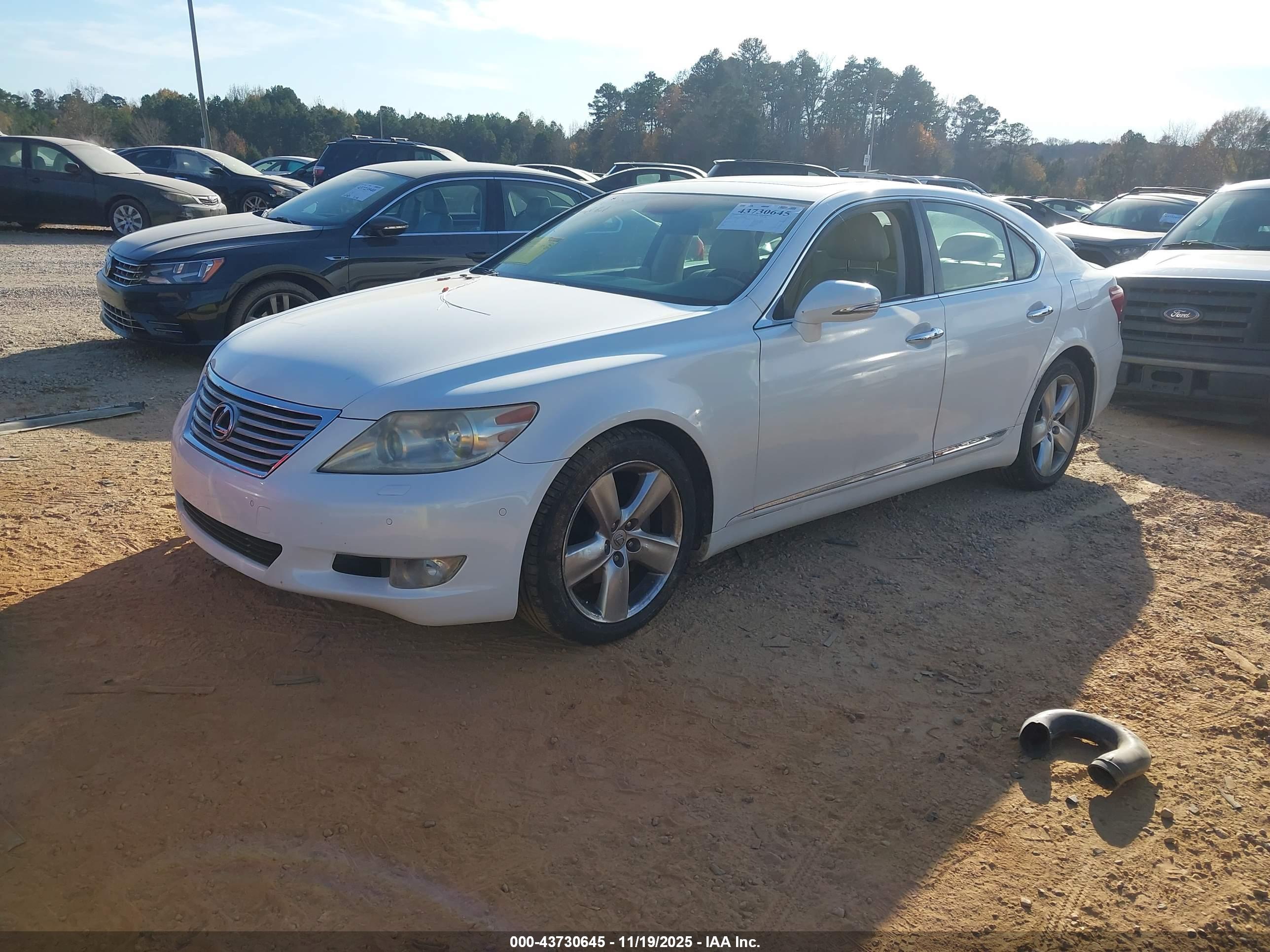 LEXUS LS image 2