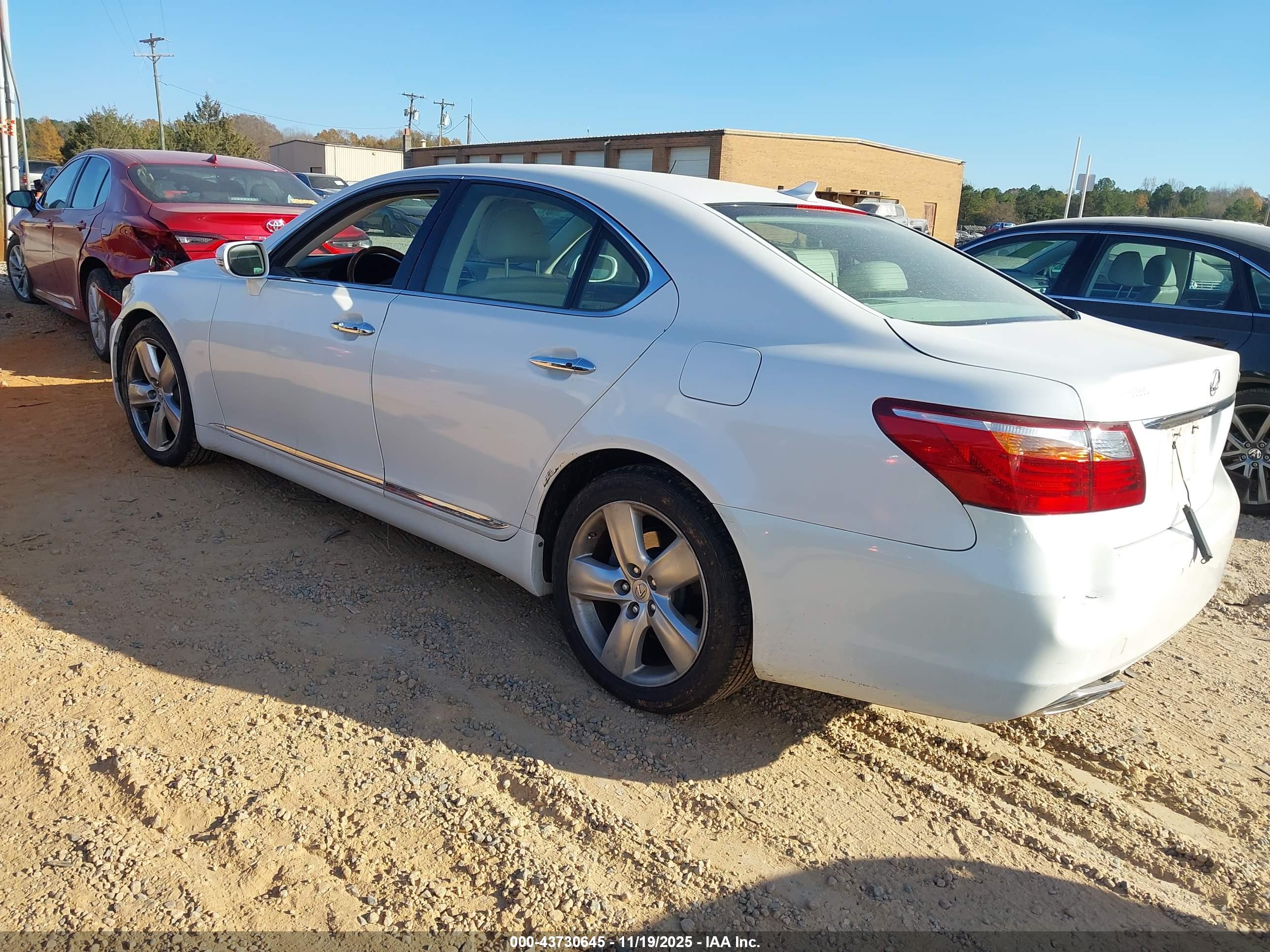 LEXUS LS image 3