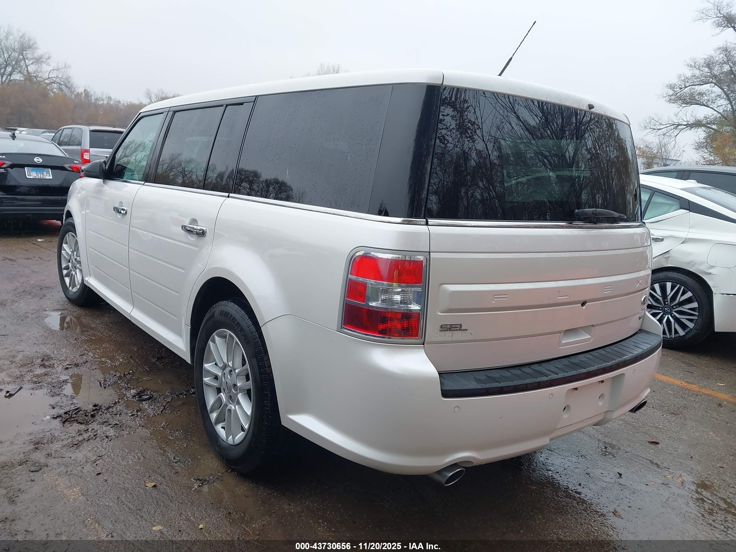 FORD FLEX image 3