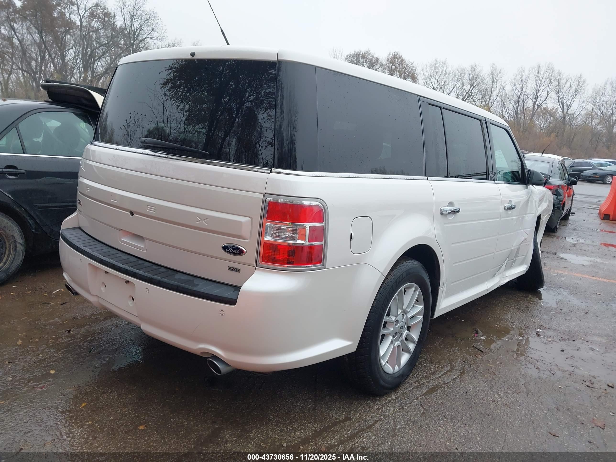 FORD FLEX image 4