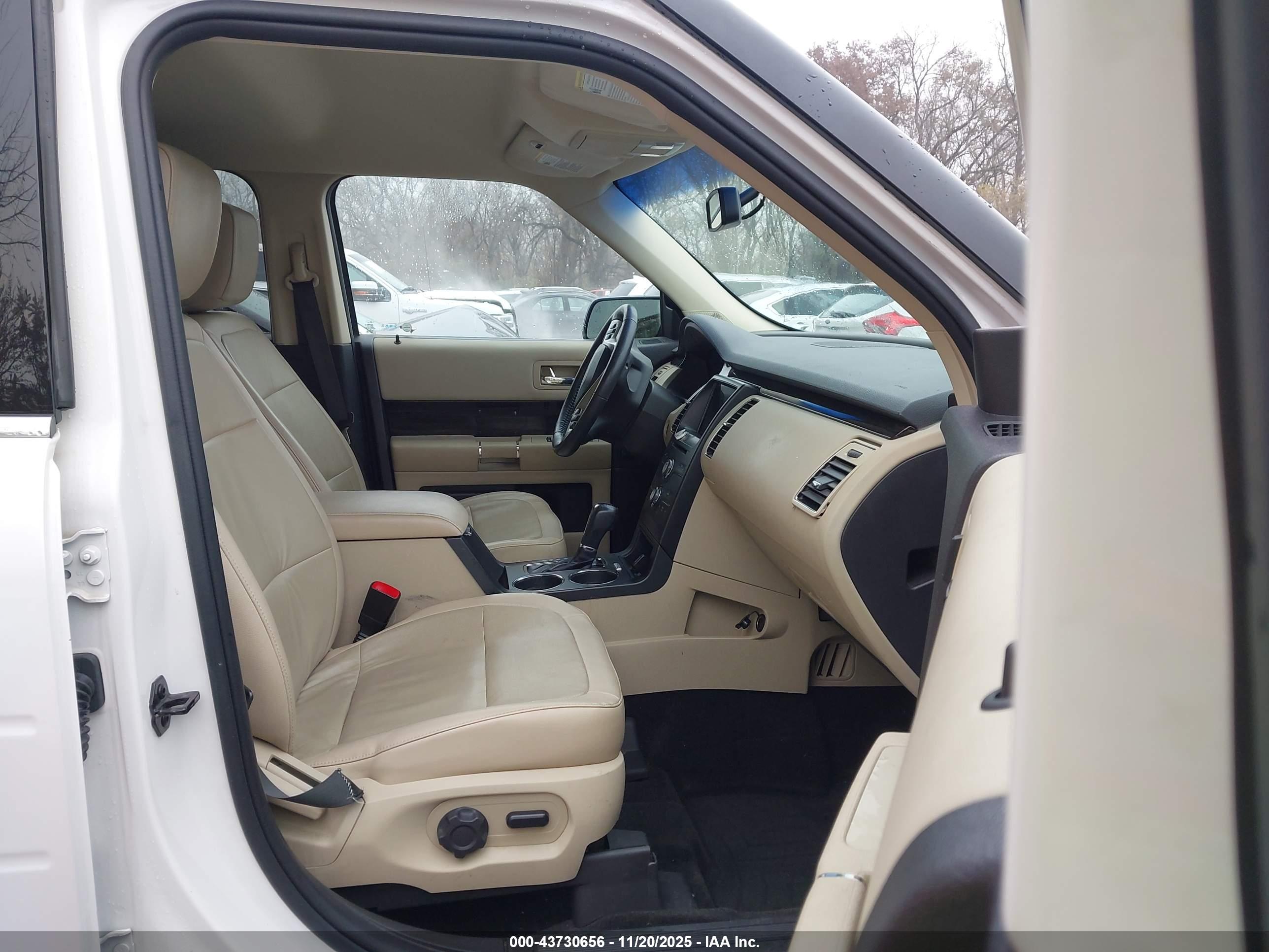 FORD FLEX image 5