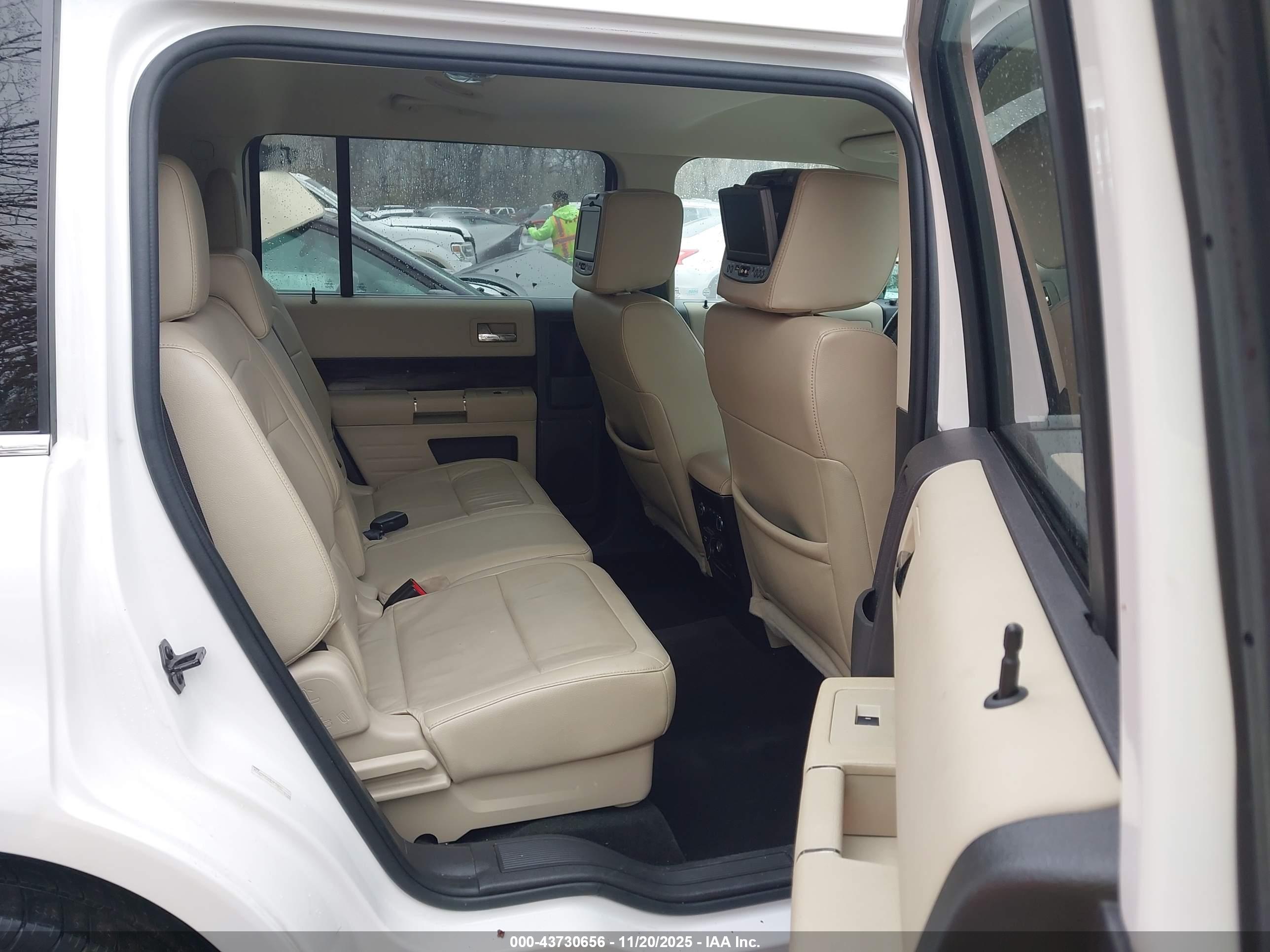 FORD FLEX image 8