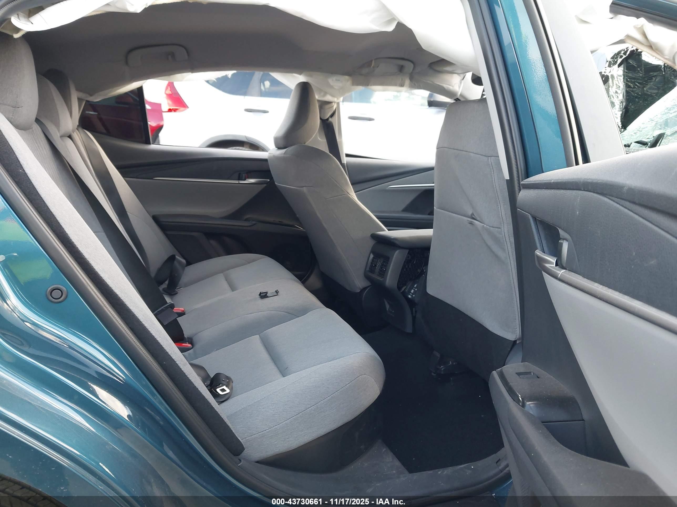 TOYOTA CAMRY image 8