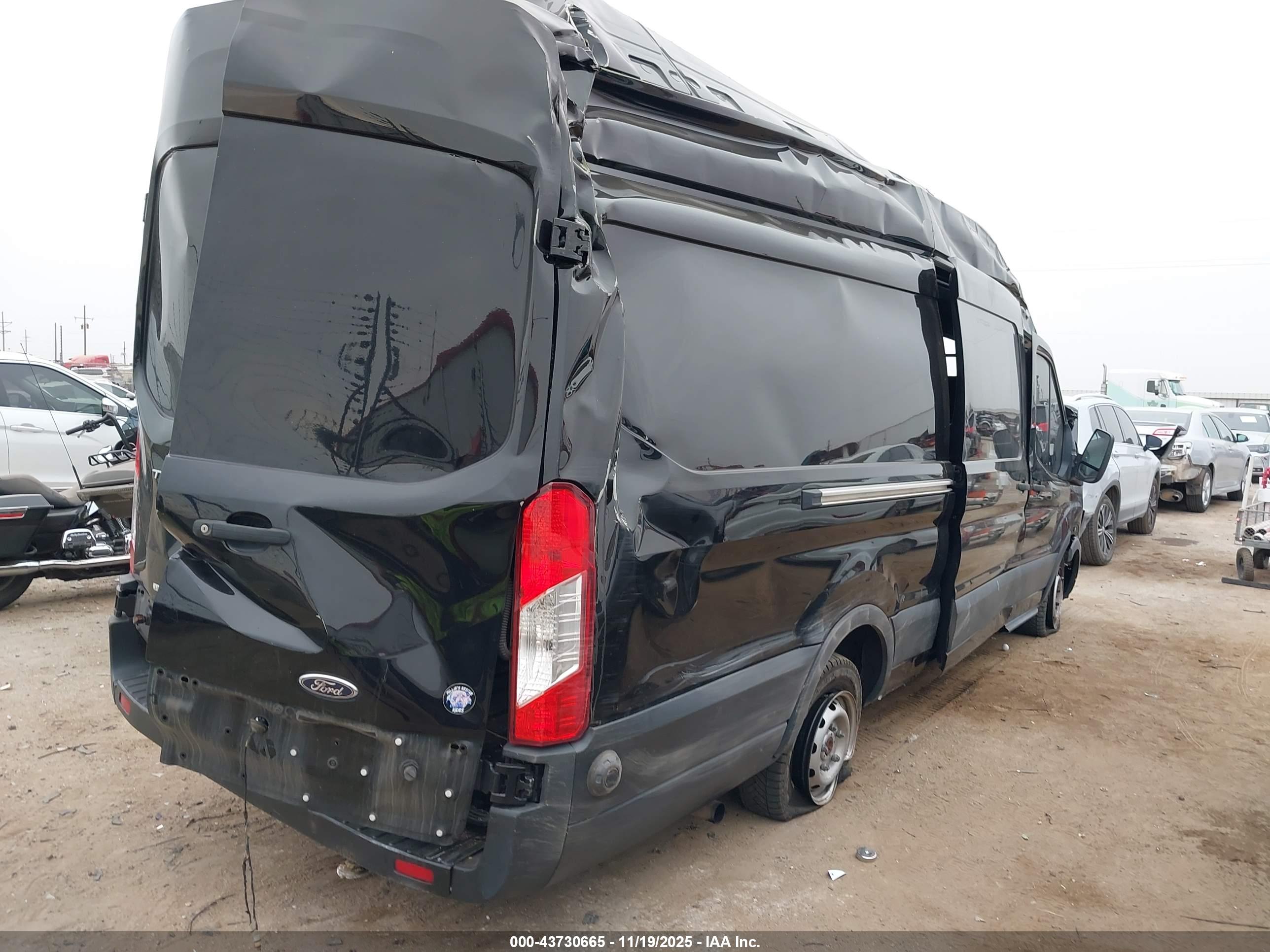 FORD TRANSIT-350 image 4