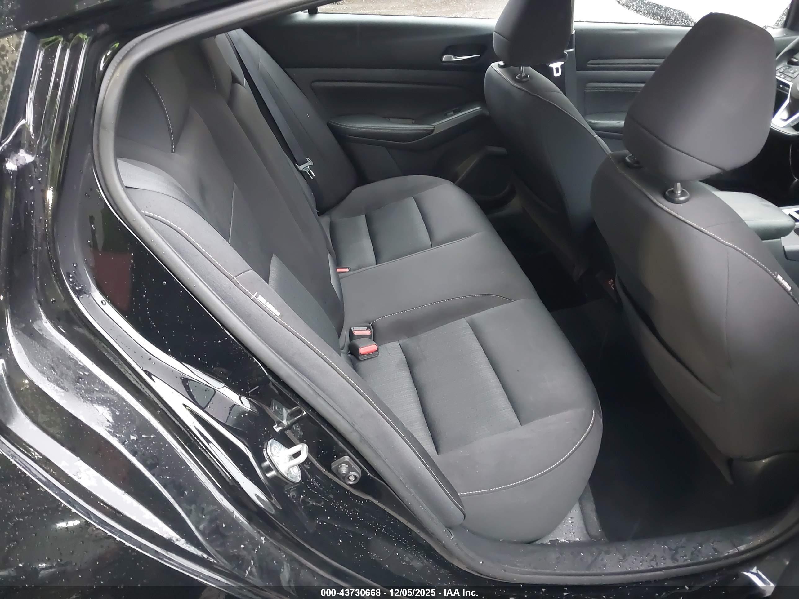 NISSAN ALTIMA image 8
