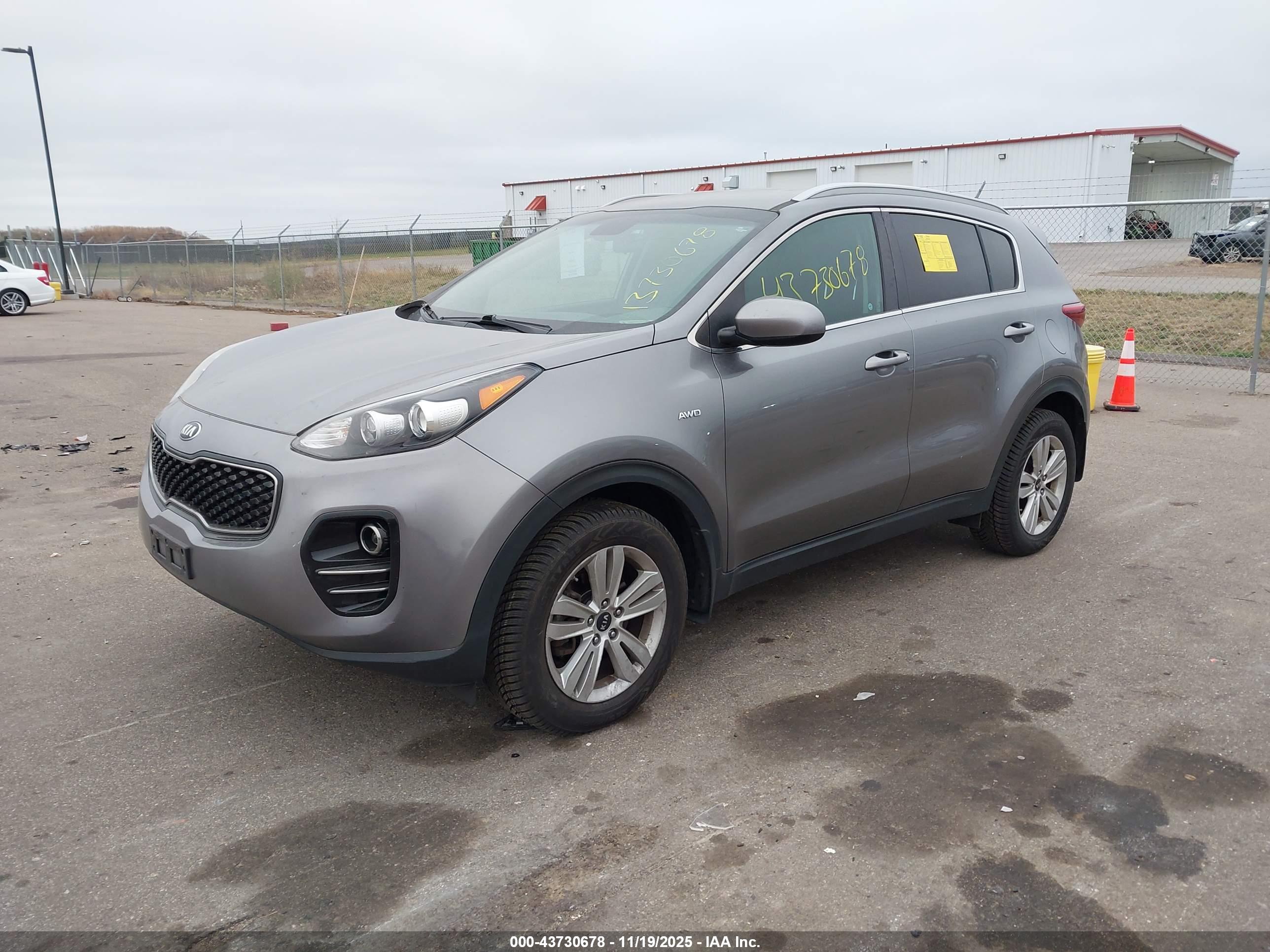 KIA SPORTAGE image 2