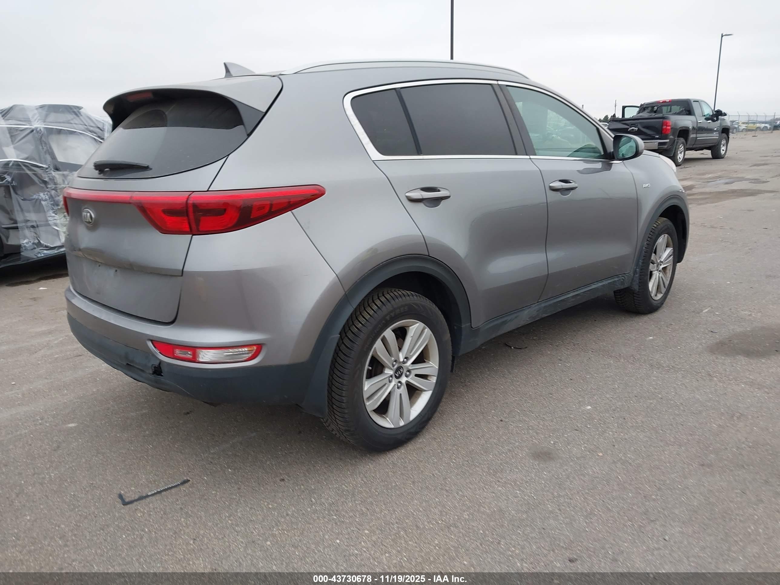 KIA SPORTAGE image 4