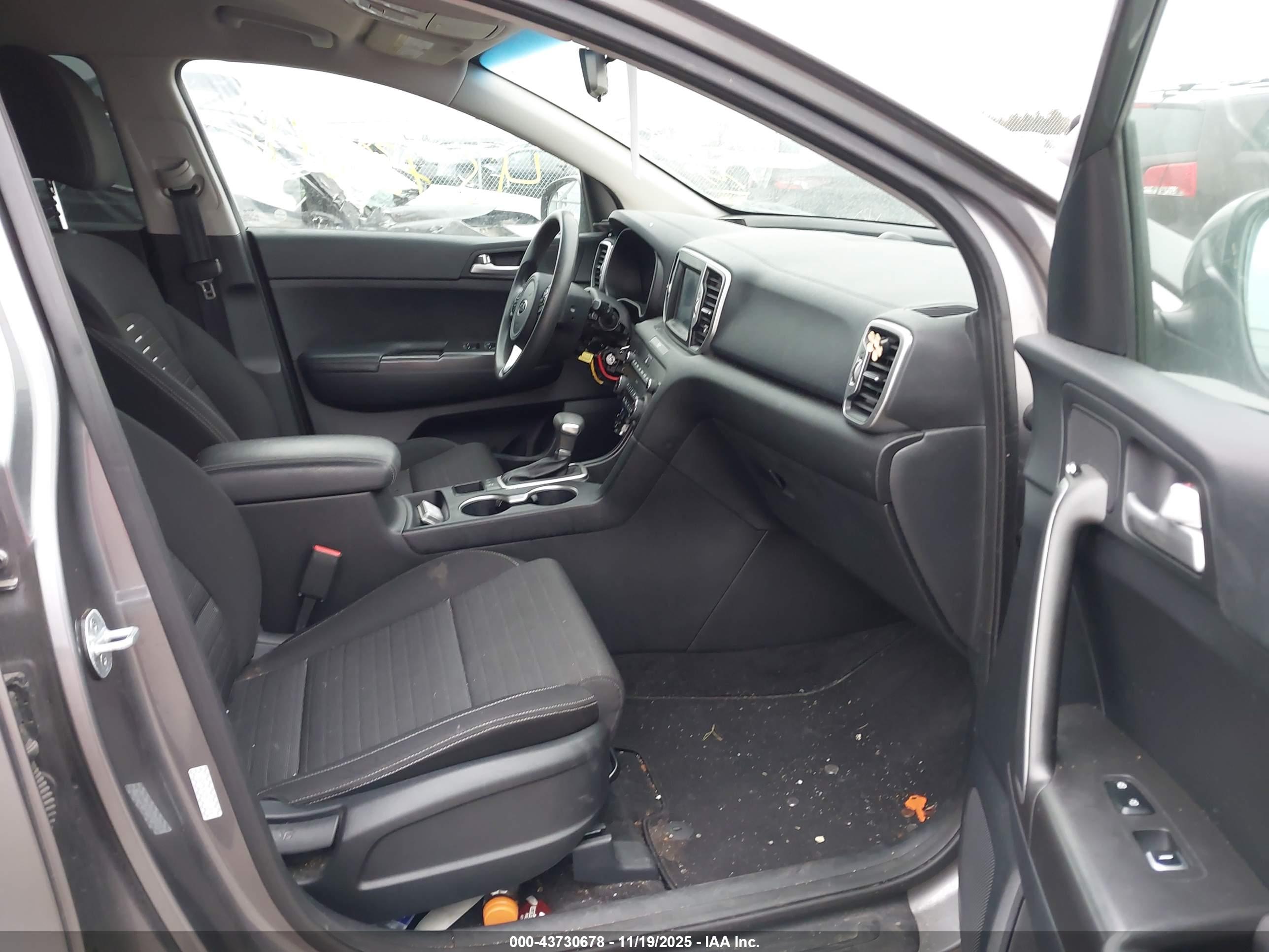KIA SPORTAGE image 5