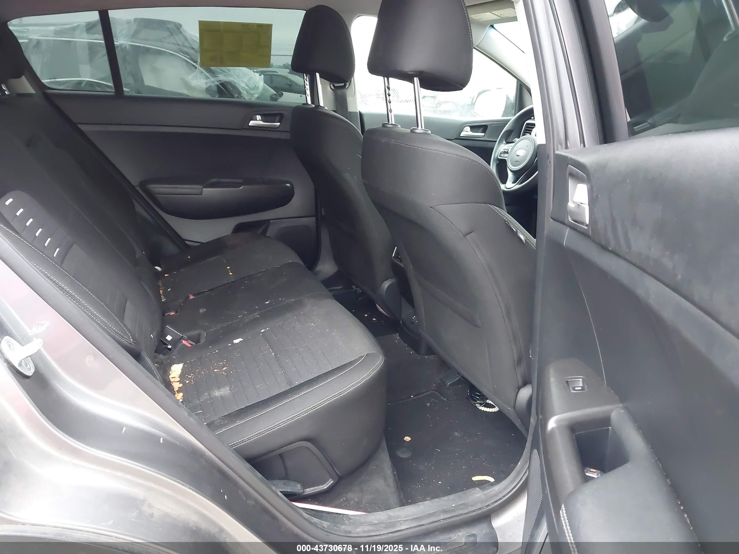KIA SPORTAGE image 8