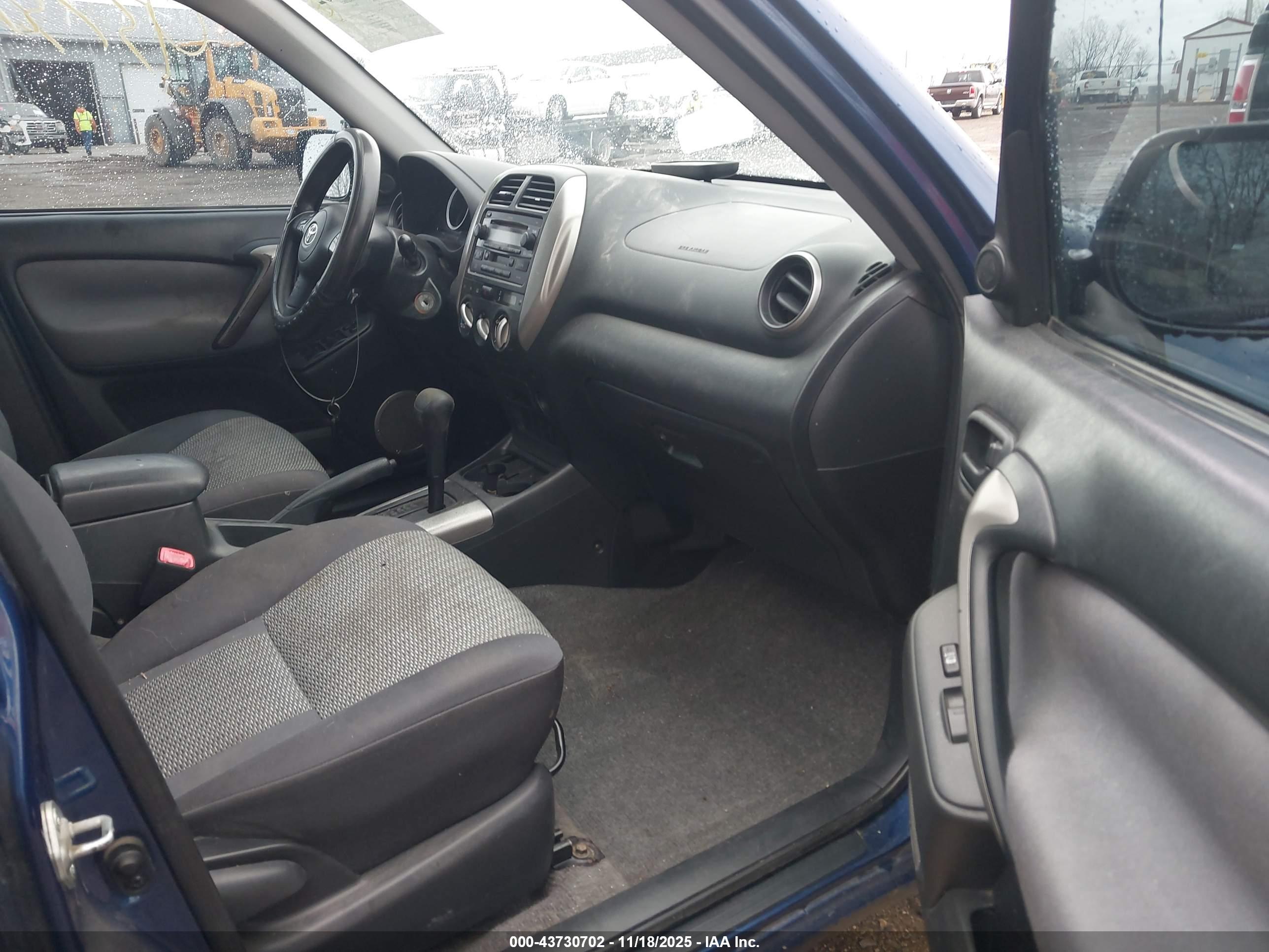 TOYOTA RAV4 image 5
