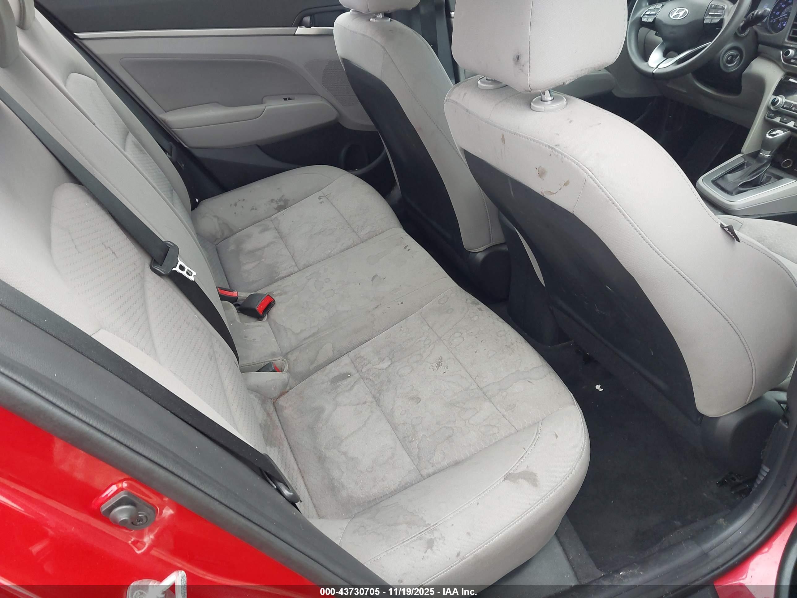 HYUNDAI ELANTRA image 8