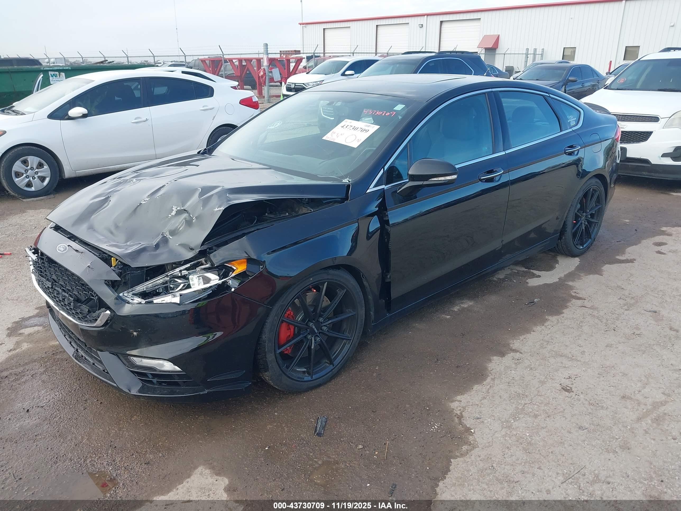 FORD FUSION image 2
