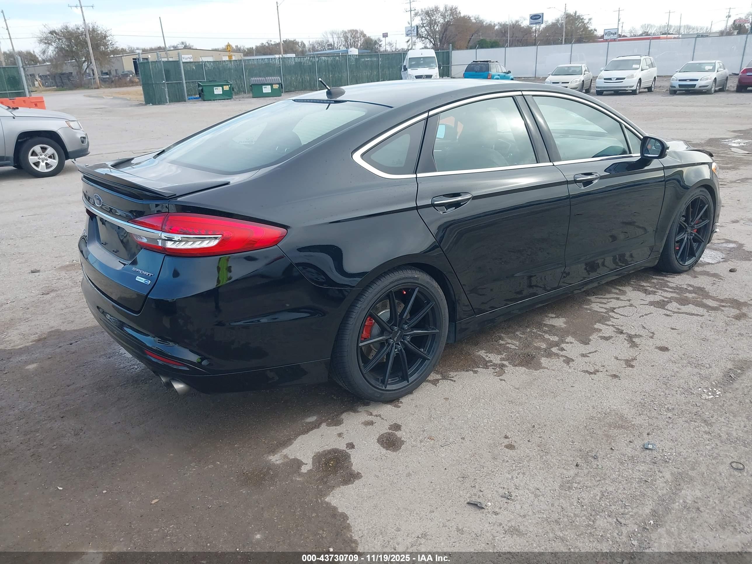 FORD FUSION image 4