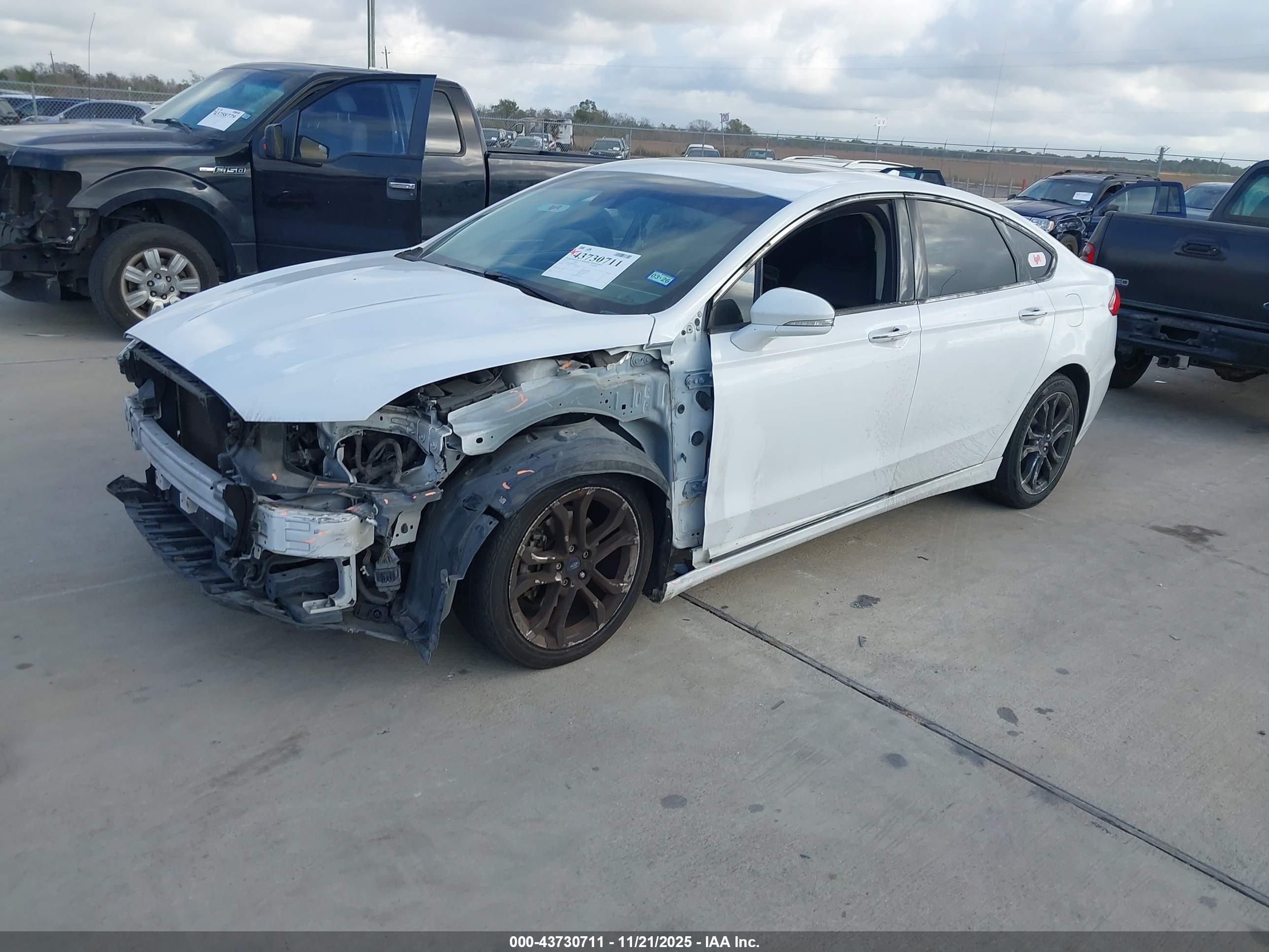 FORD FUSION image 2