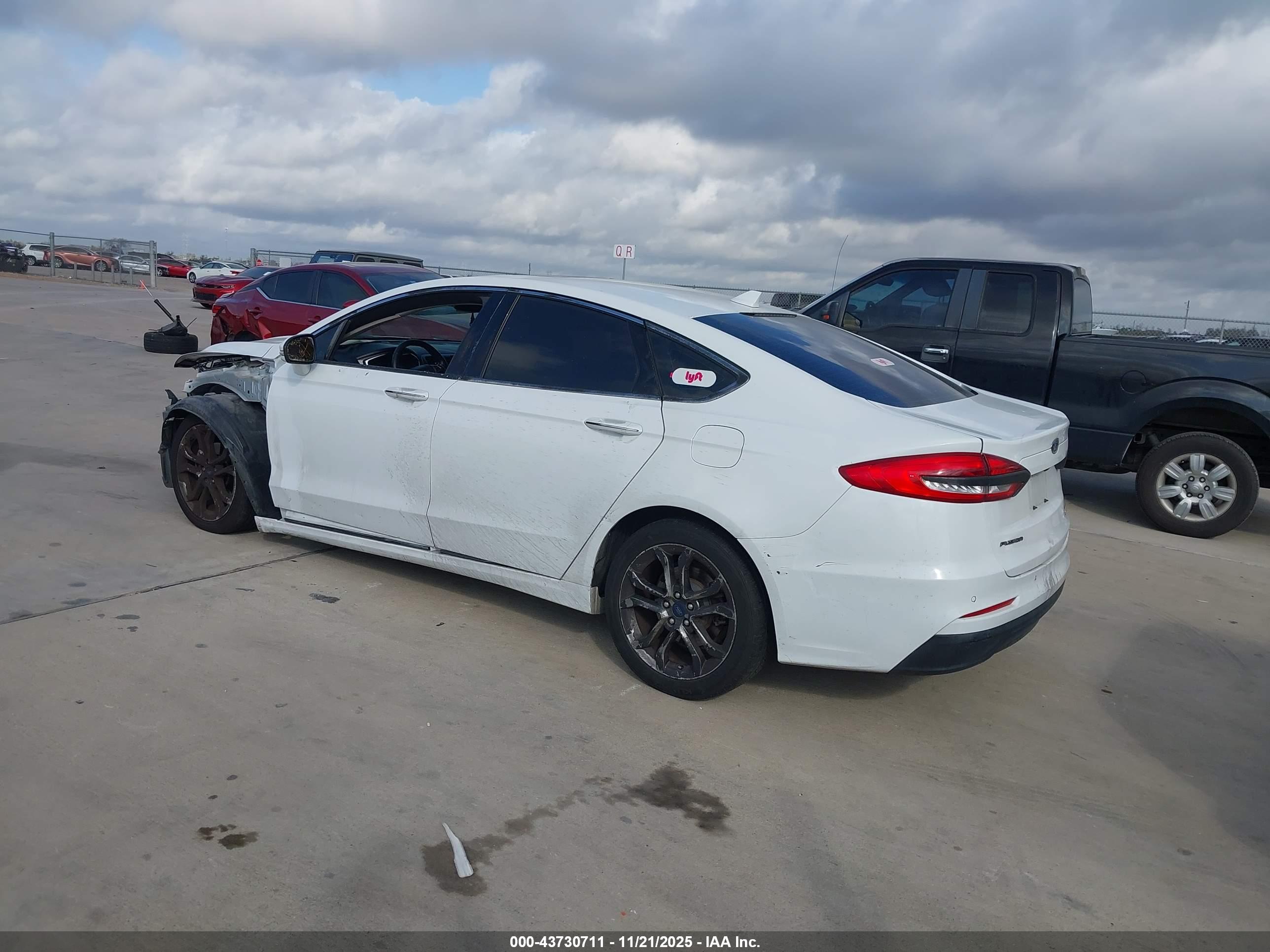 FORD FUSION image 3