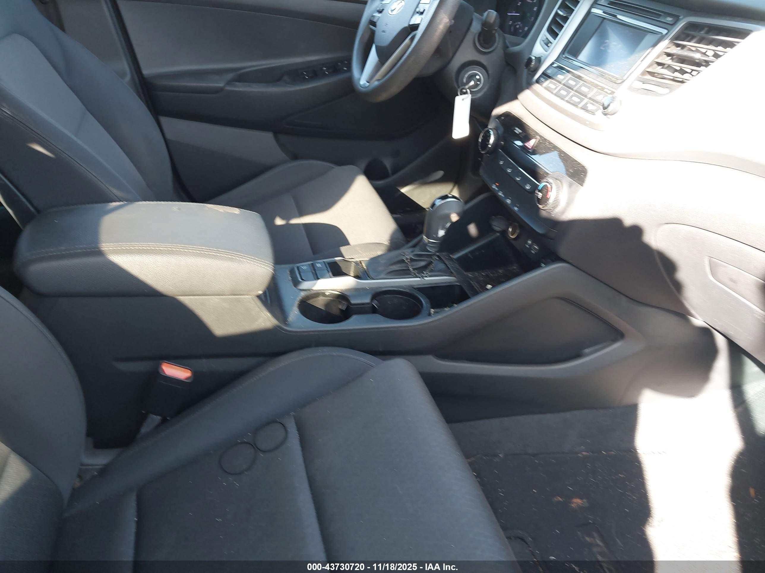 HYUNDAI TUCSON image 5