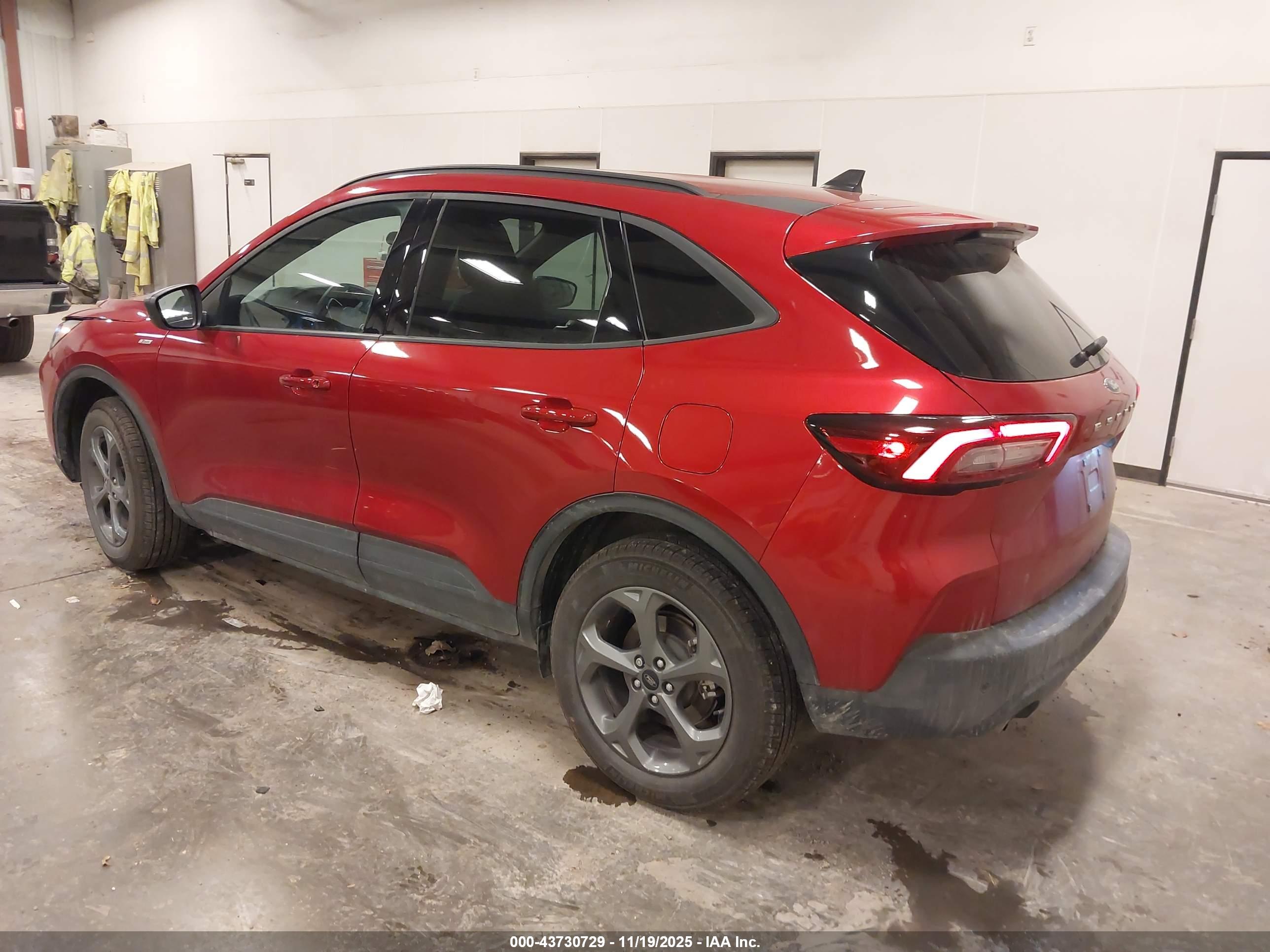 FORD ESCAPE image 3