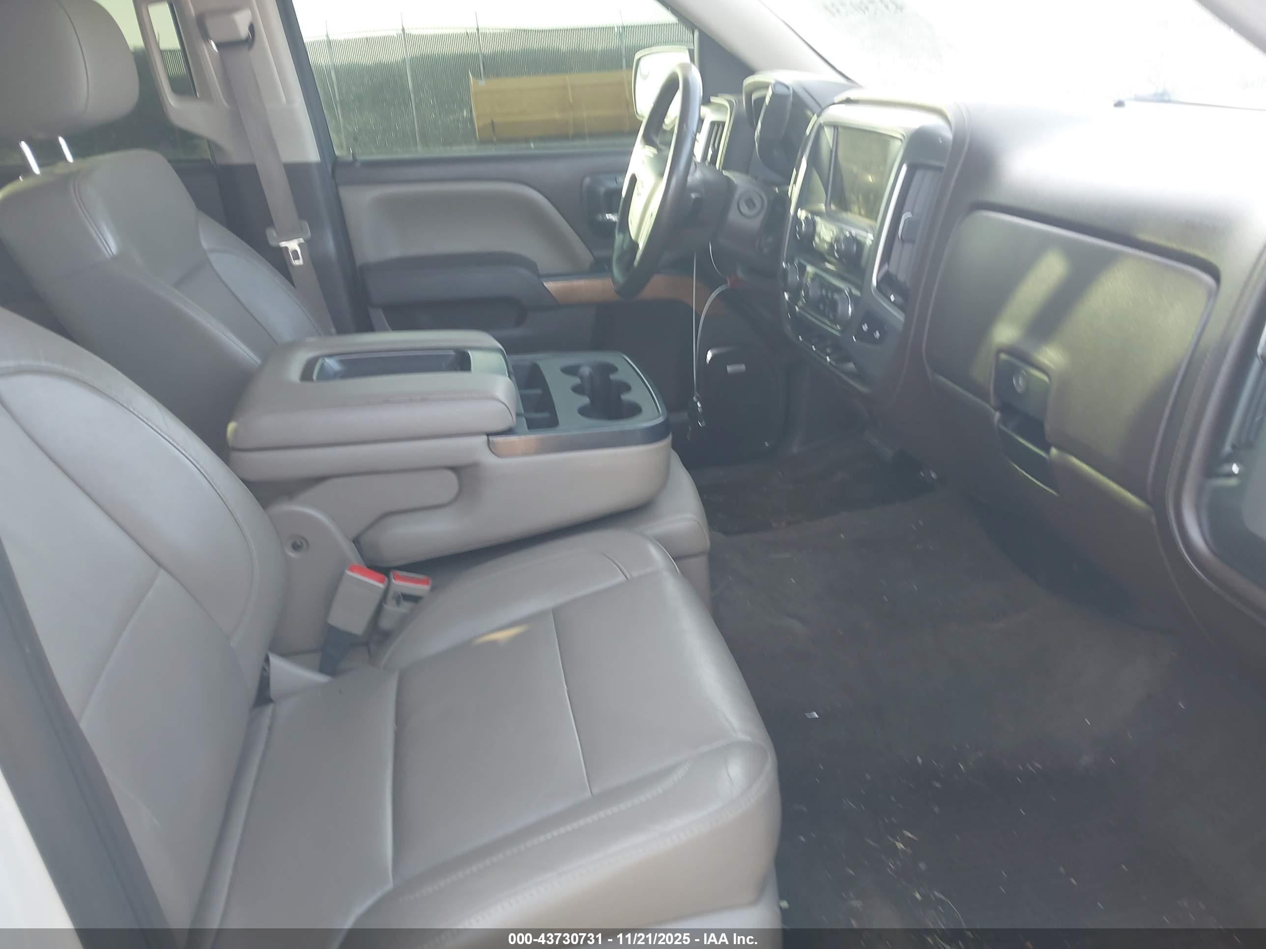 CHEVROLET SILVERADO image 5