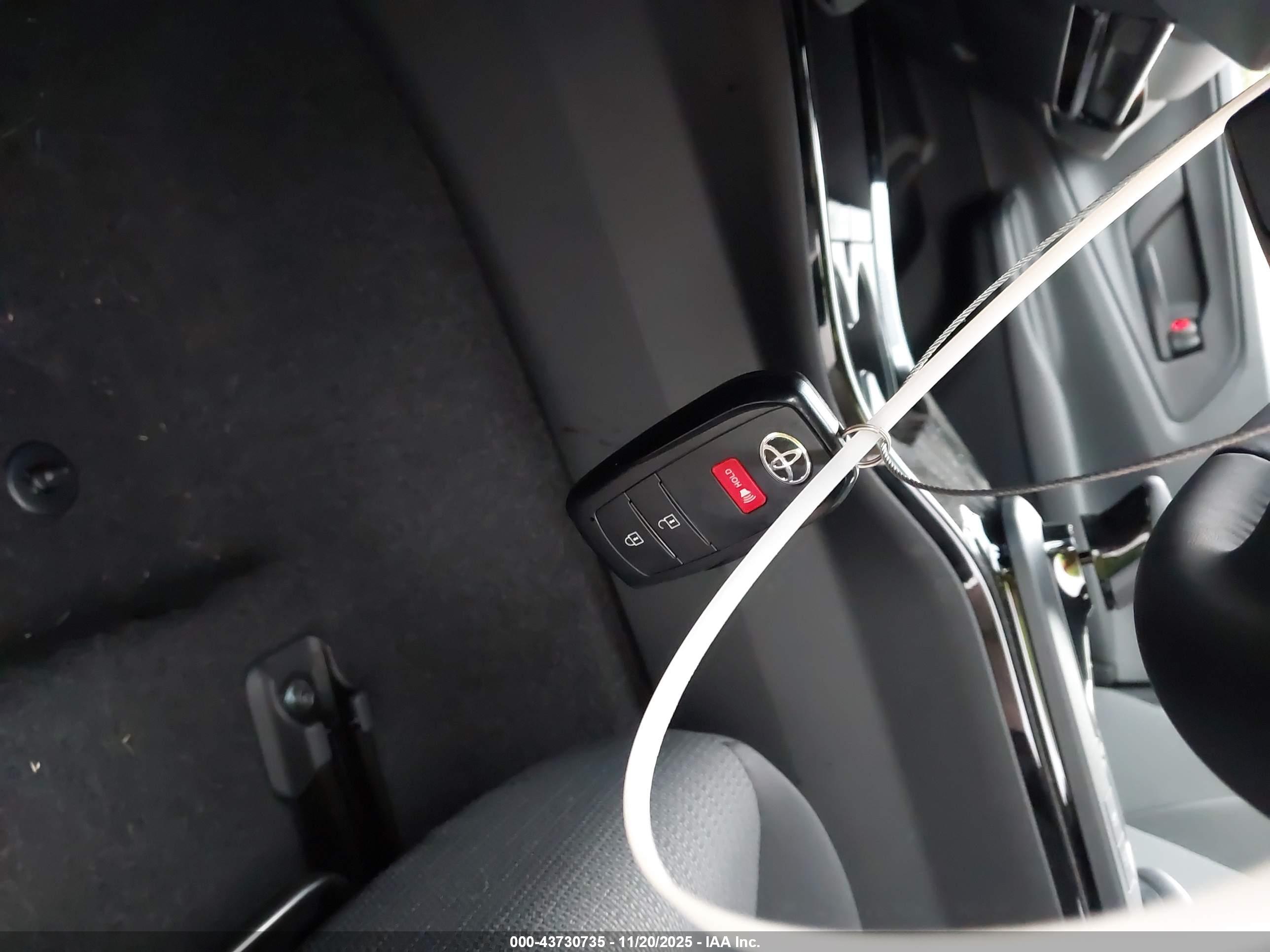 TOYOTA PRIUS image 11