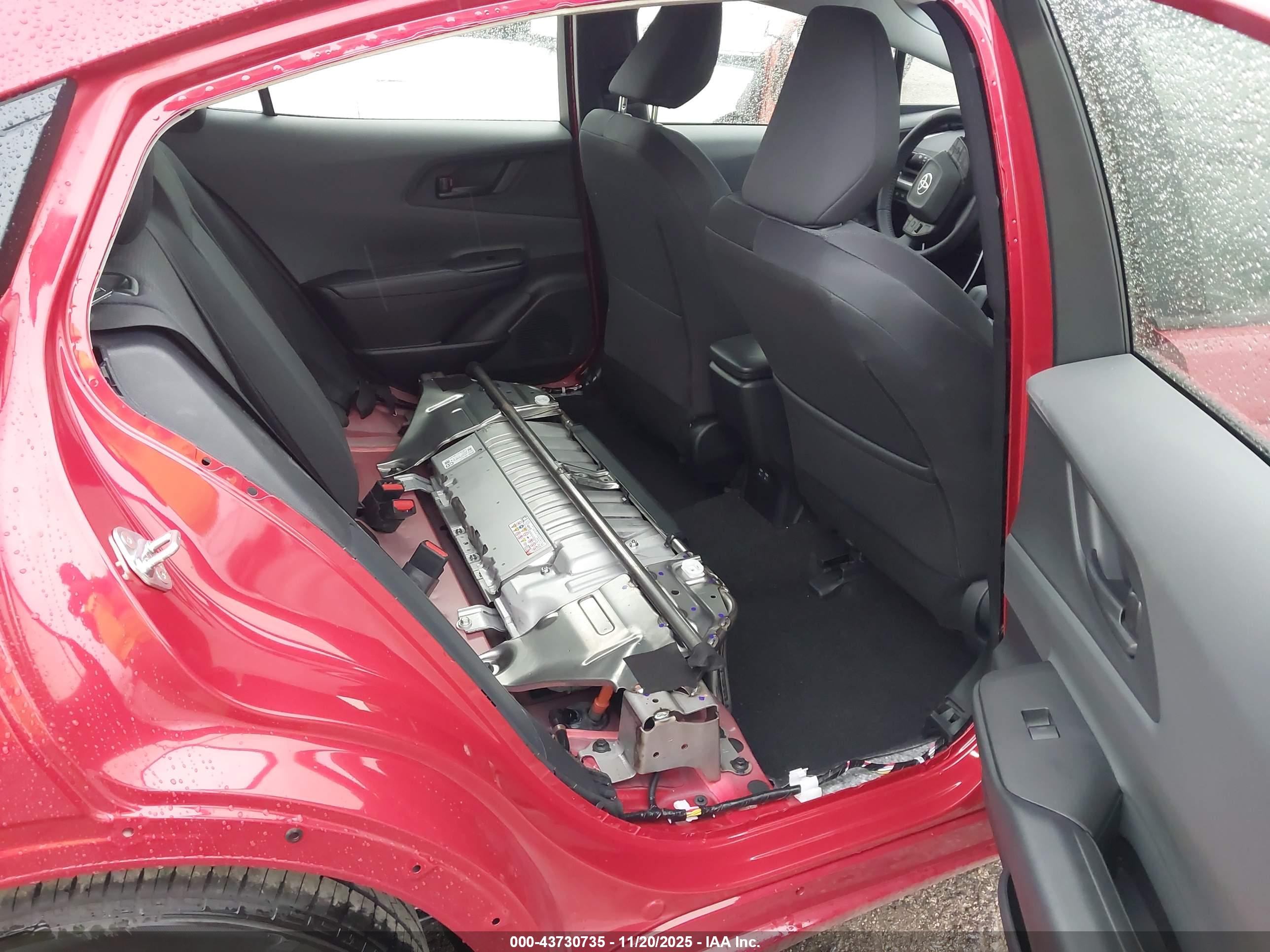TOYOTA PRIUS image 8