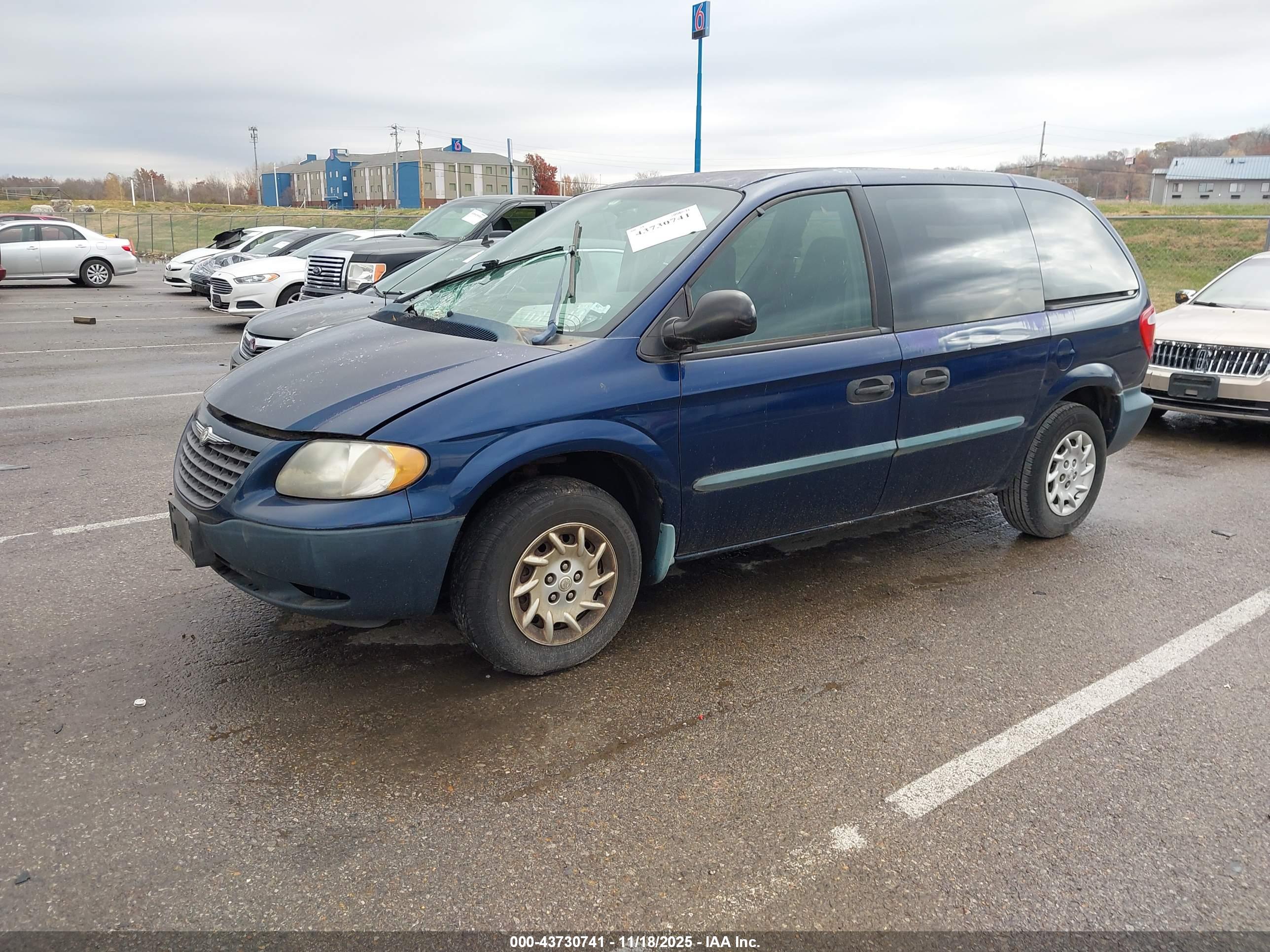 CHRYSLER VOYAGER image 2