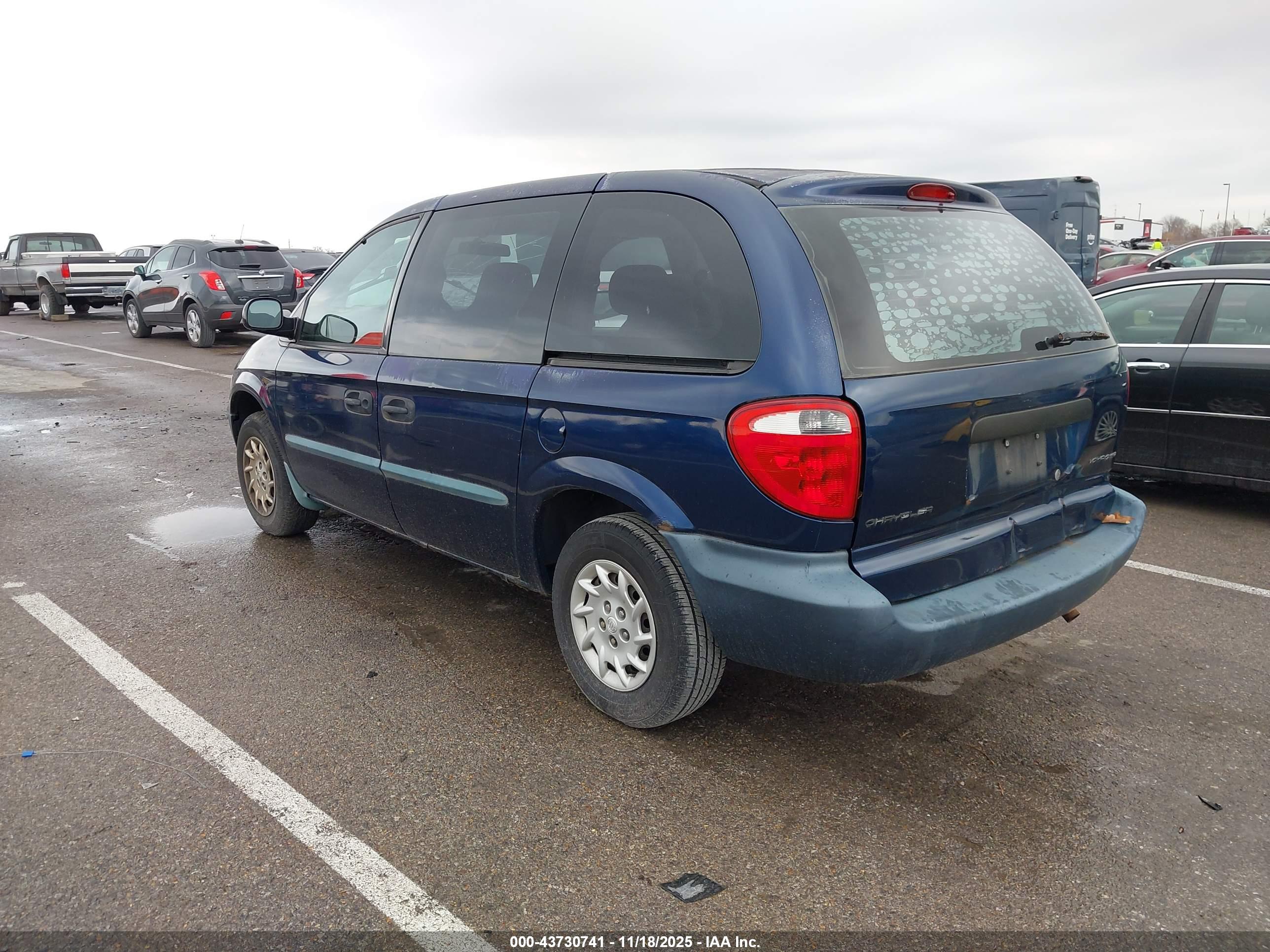 CHRYSLER VOYAGER image 3