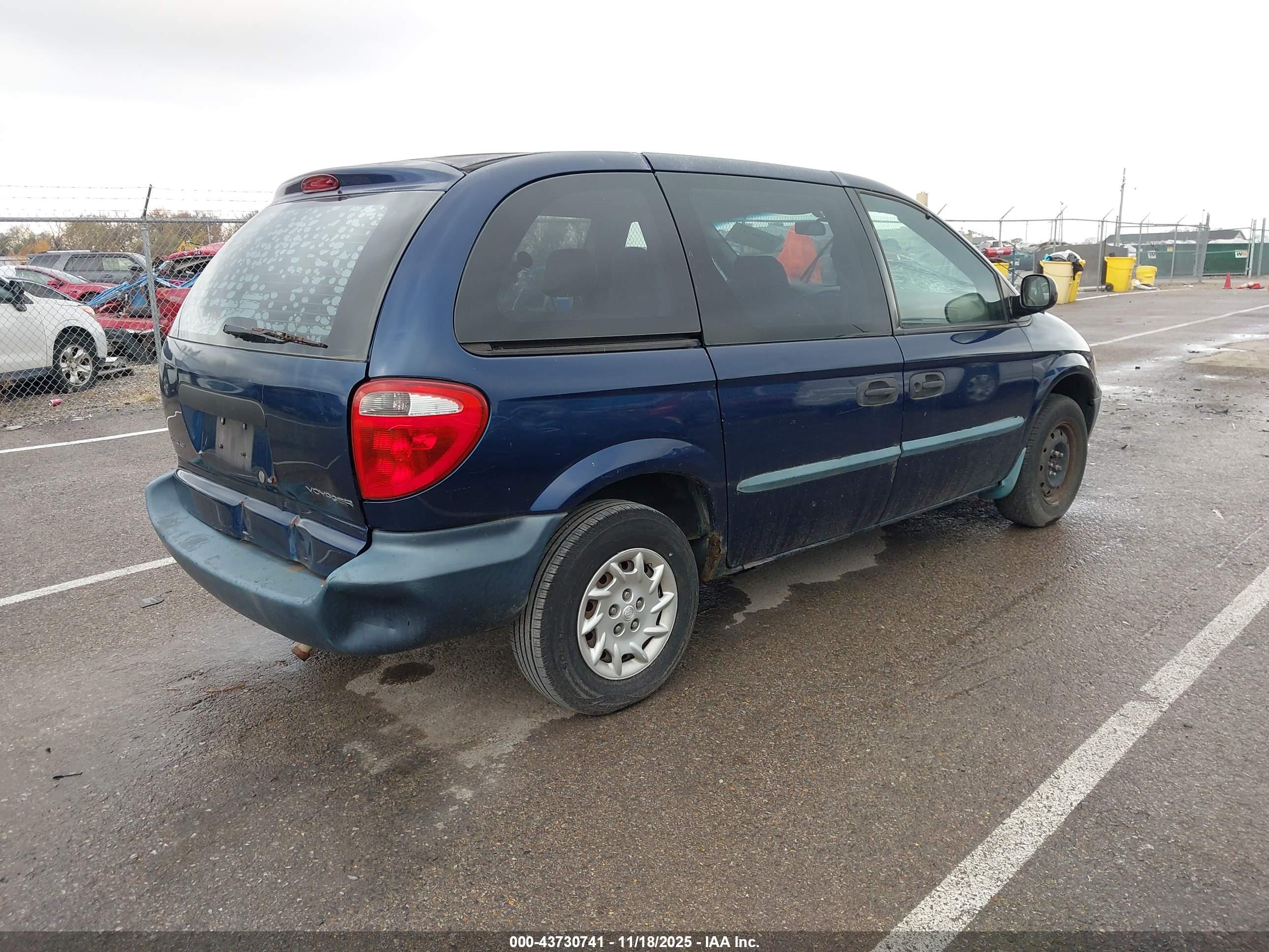CHRYSLER VOYAGER image 4