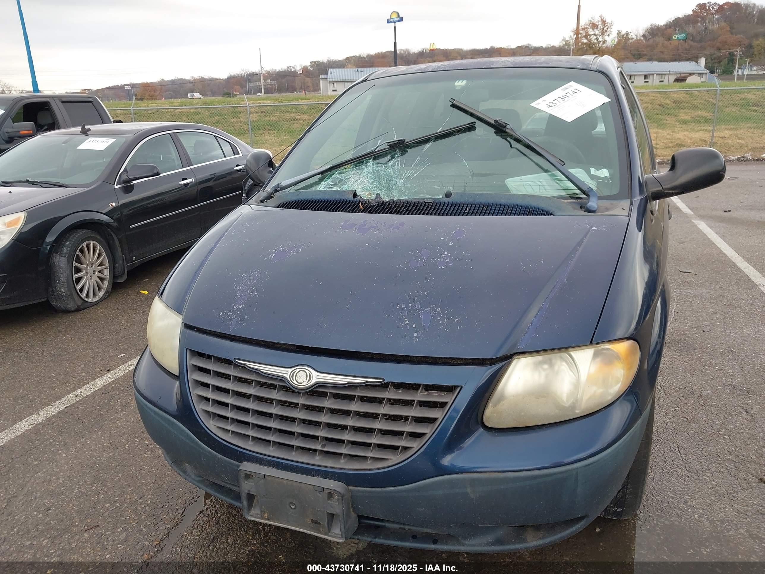 CHRYSLER VOYAGER image 6