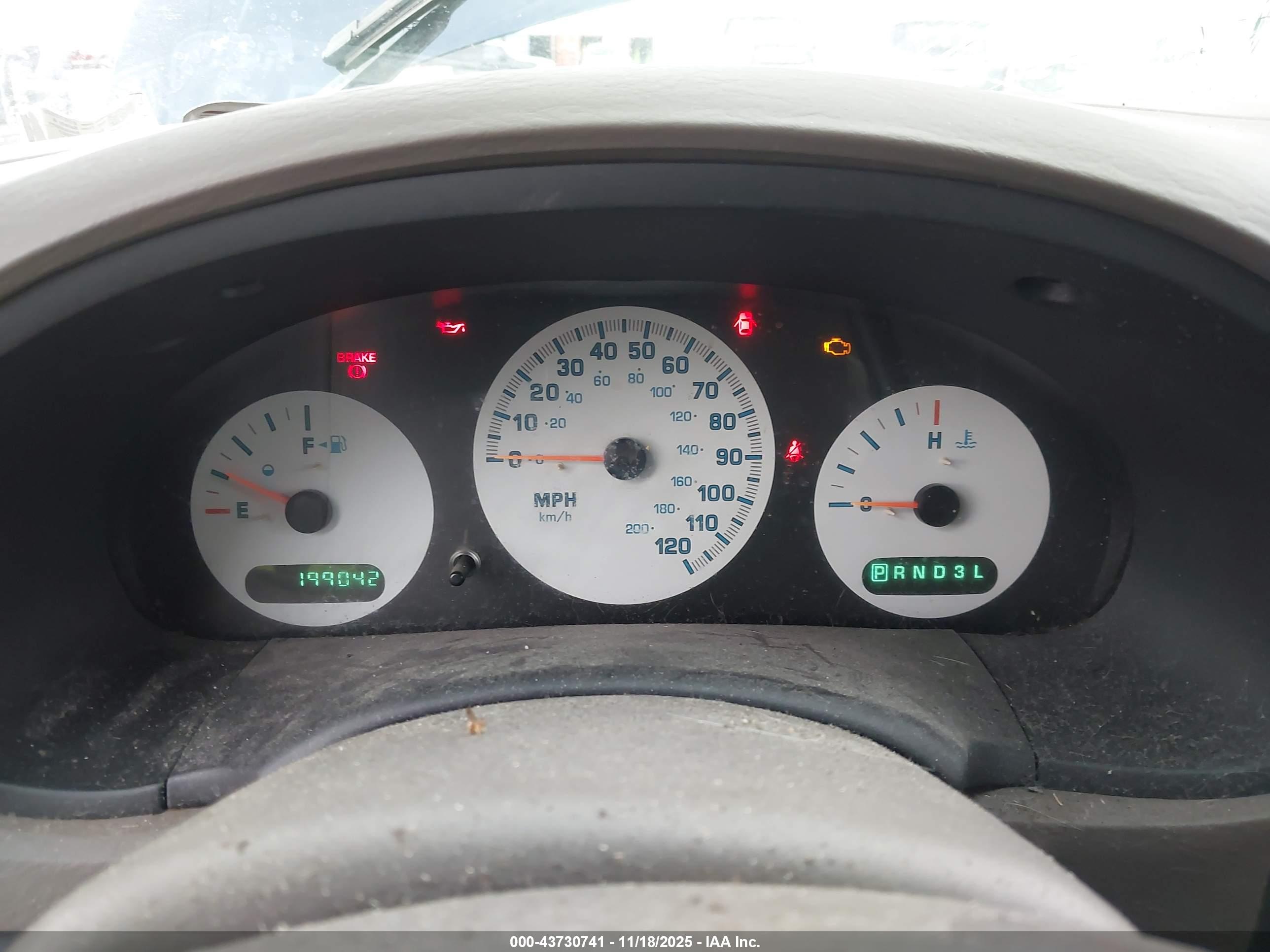 CHRYSLER VOYAGER image 7